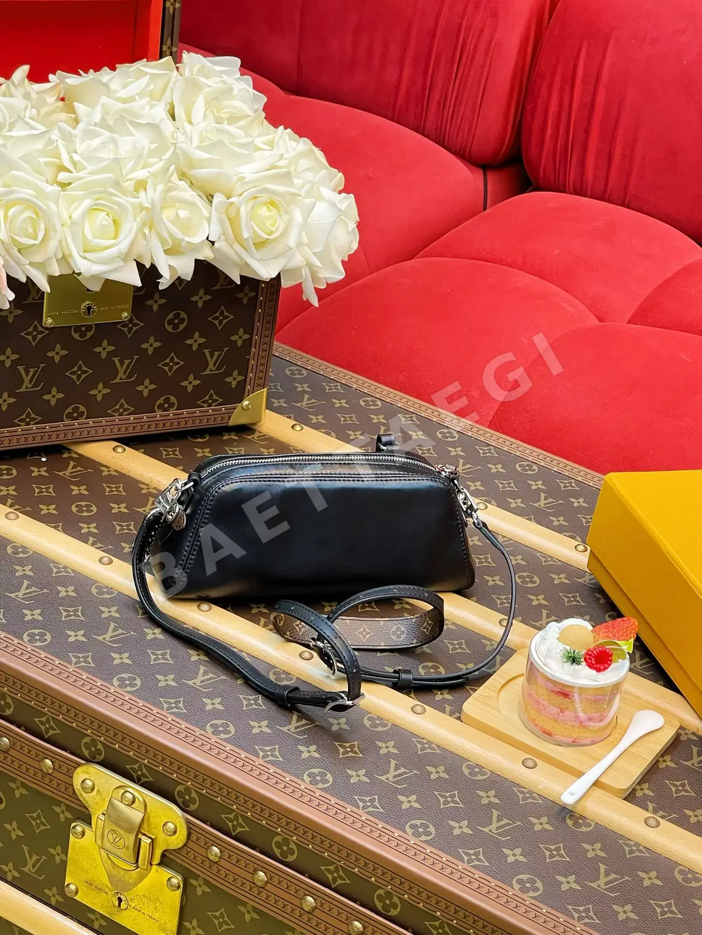 루이비통 Vibe 포쉐트 비브 램스킨 핸드백 M14544 상세 이미지 5