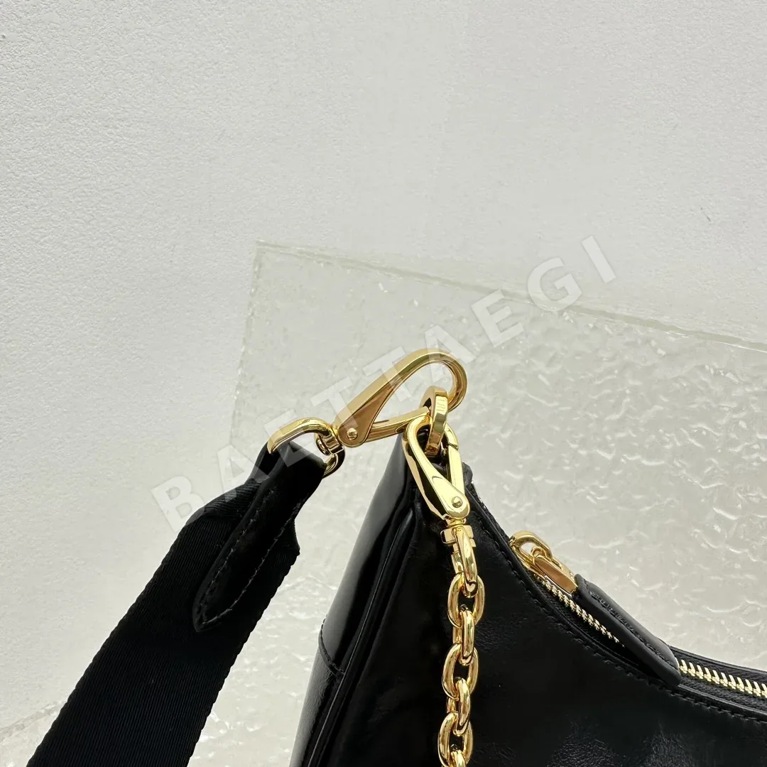 프라다 오일왁스 블랙 나일론 호보백 상세 이미지 5