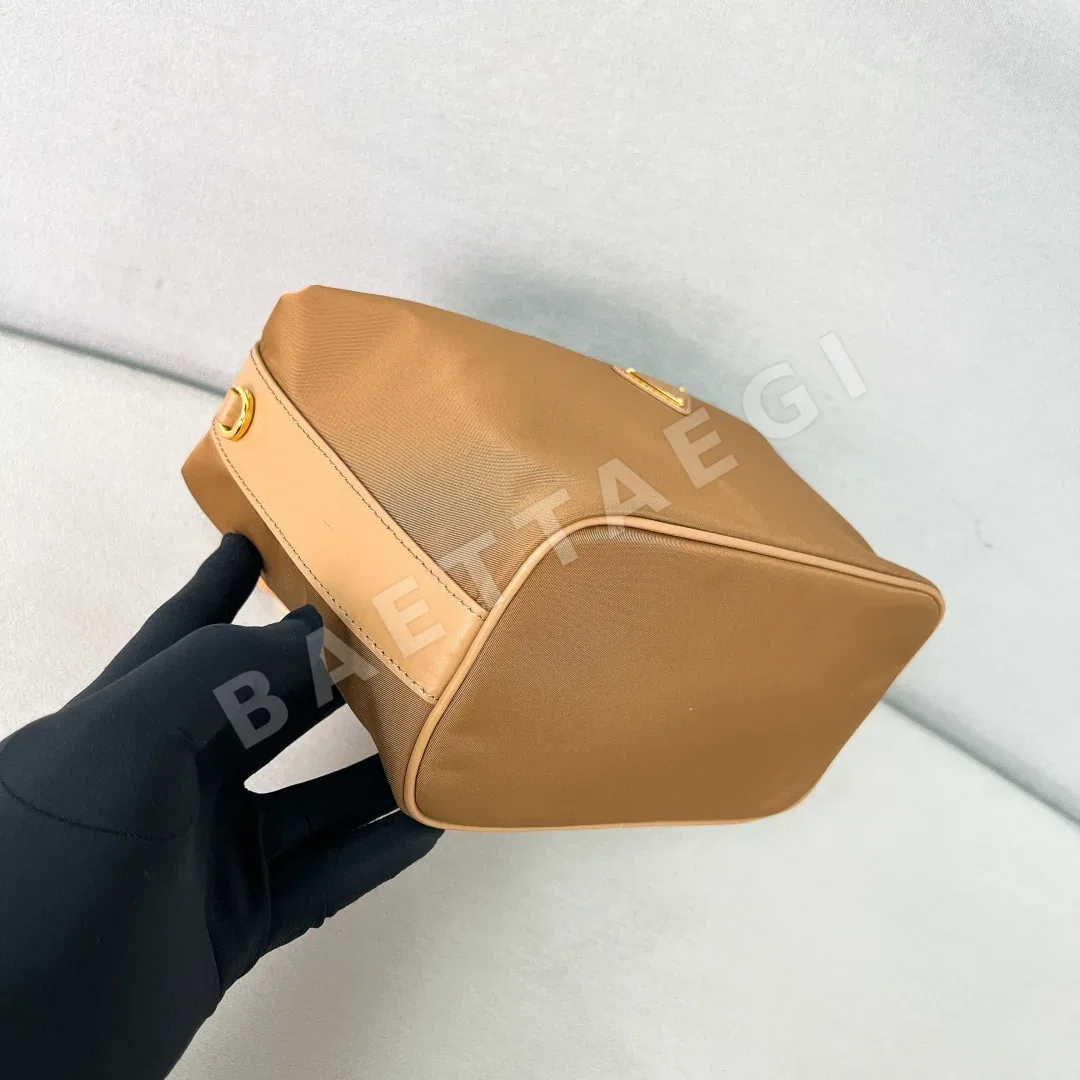 프라다 나일론 런치박스 가방 1BC302 상세 이미지 7