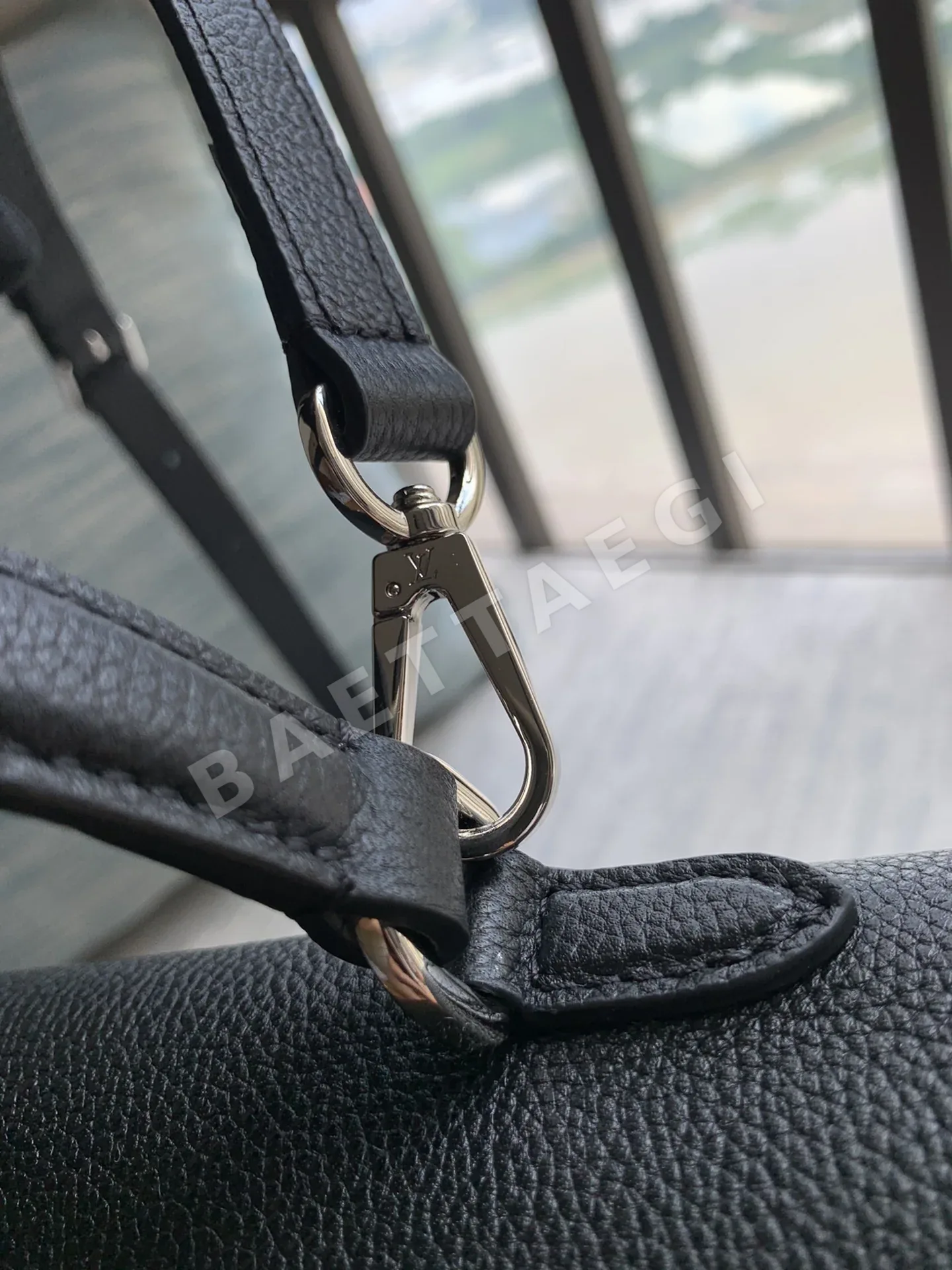 루이비통 록 미 에버 싱글 핸들 가방 M51395 상세 이미지 8