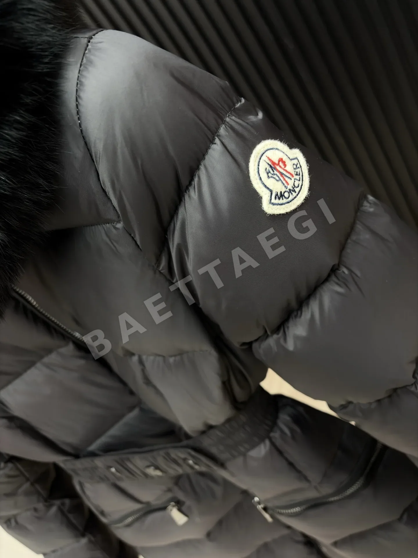 몽클레르 보에딕 여성 구스다운 패딩 재킷 상세 이미지 8