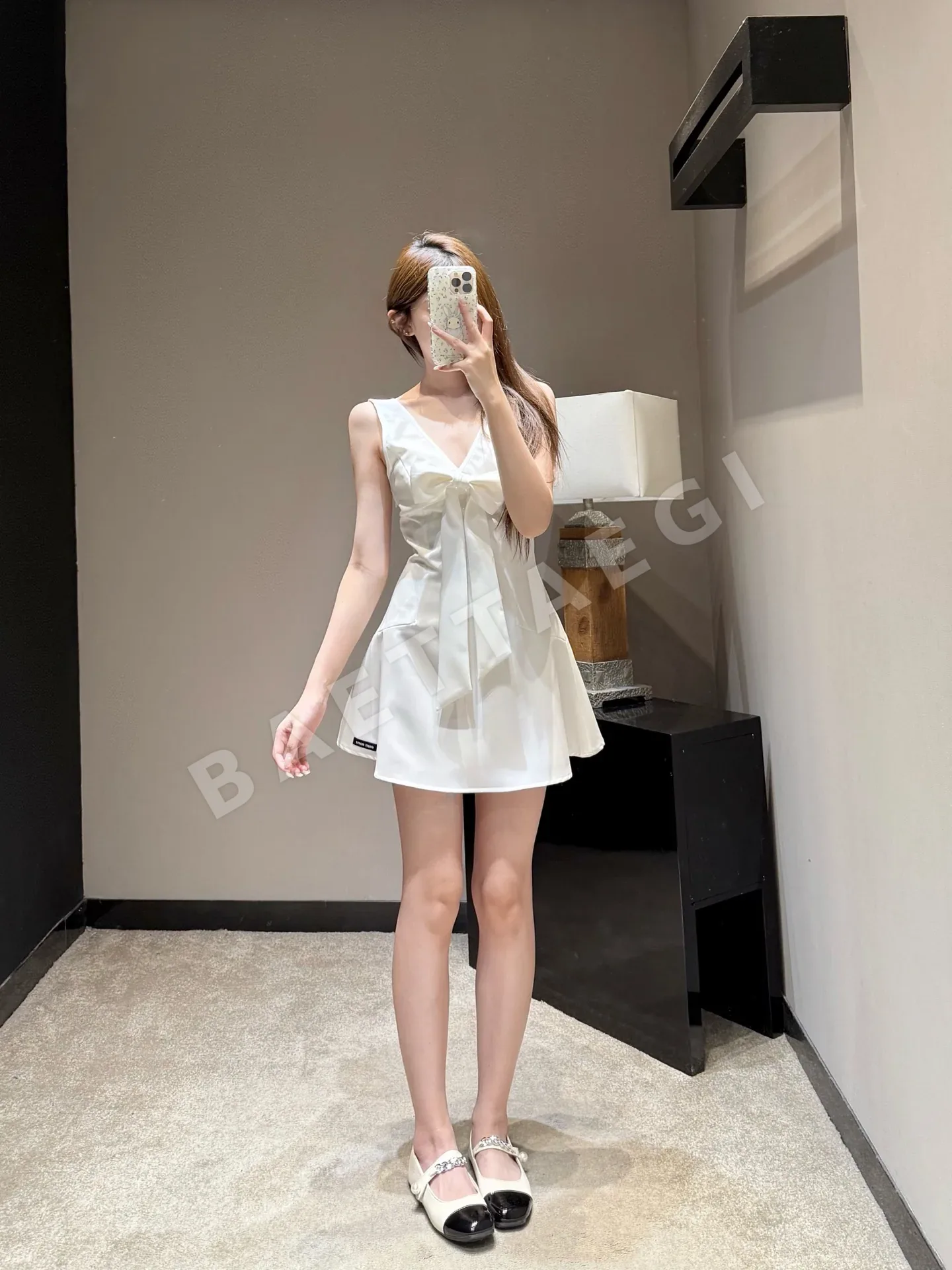미우미우 V넥 보우 리본 원피스 상세 이미지 4