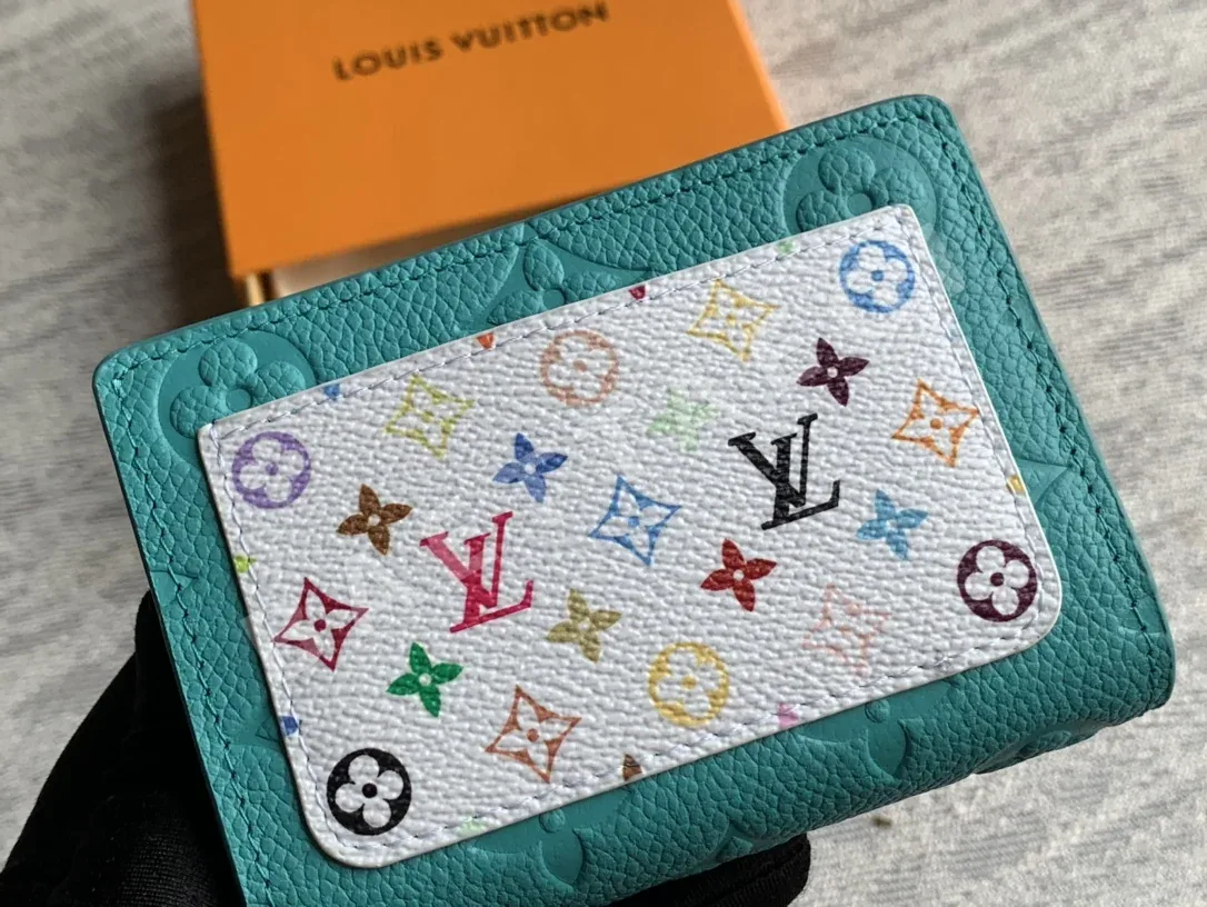 루이비통 LV × TM 클레어 모노그램 지갑 상세 이미지 5