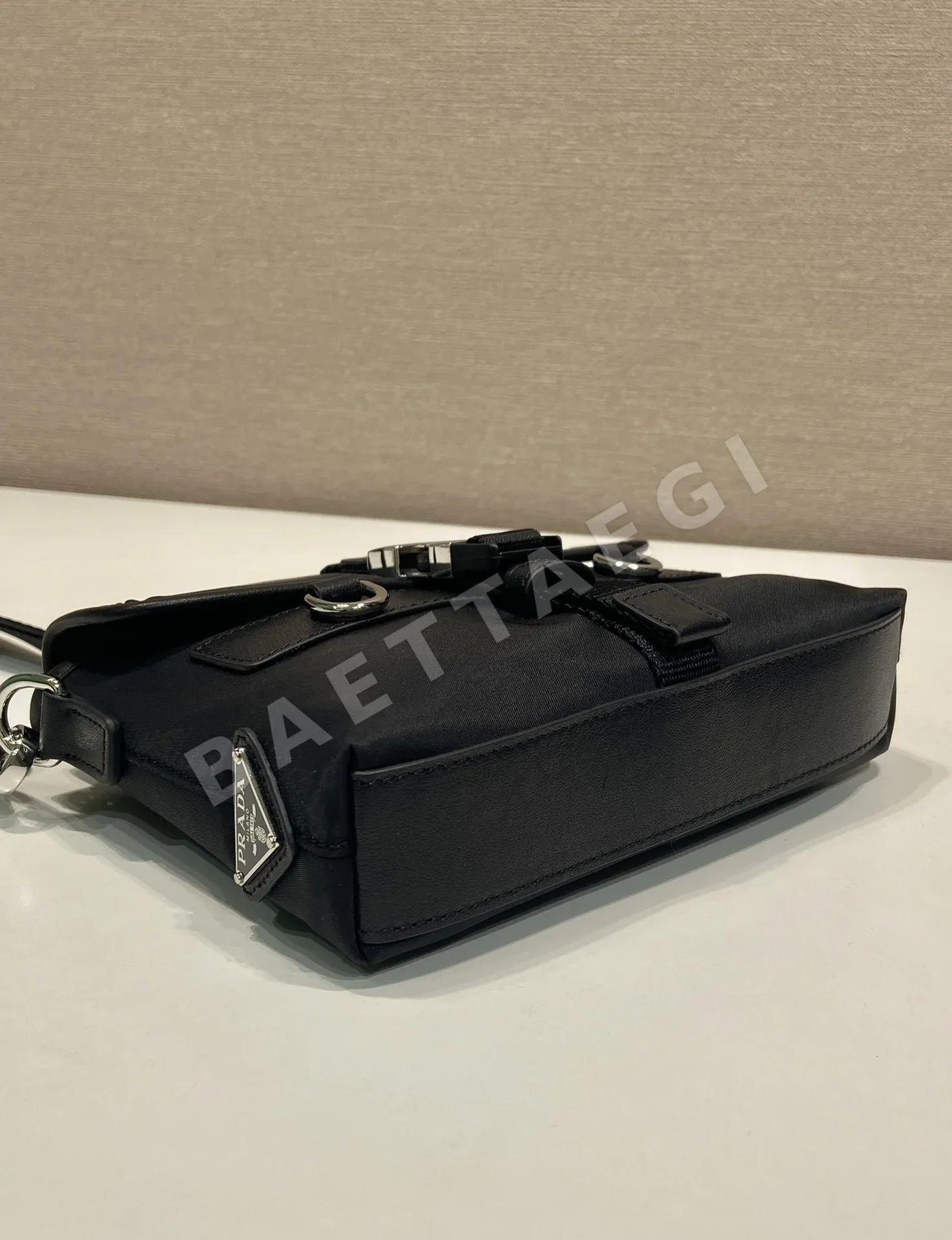 프라다 리나일론 스마트폰 크로스백 2ZT071 상세 이미지 5