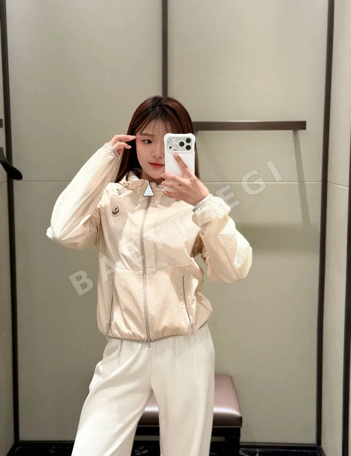 몽클레르 후드 크롭 자켓 여성용 상세 이미지 4