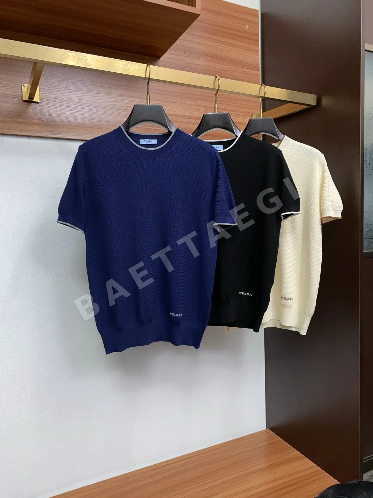 프라다 남성 심플 크루넥 반팔 티셔츠 상세 이미지 9