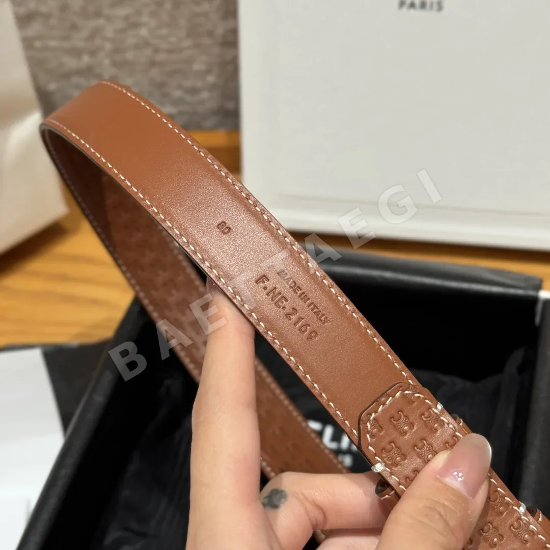 셀린느 TRIOMPHE 에나멜 버클 송아지가죽 벨트 상세 이미지 8