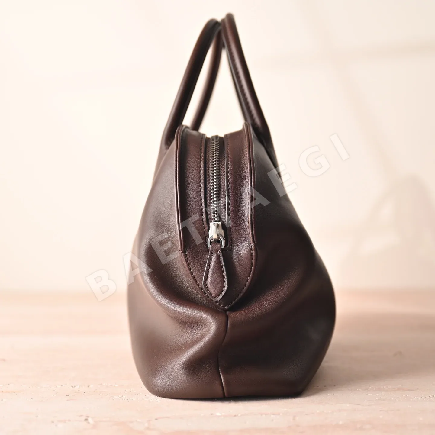 더로우 광택 안장 가죽 셔링 미니 가방 상세 이미지 3