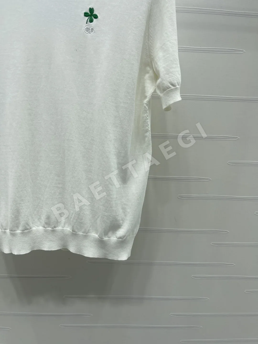 디올 네잎클로버 자수 V넥 니트 반팔 탑 상세 이미지 6