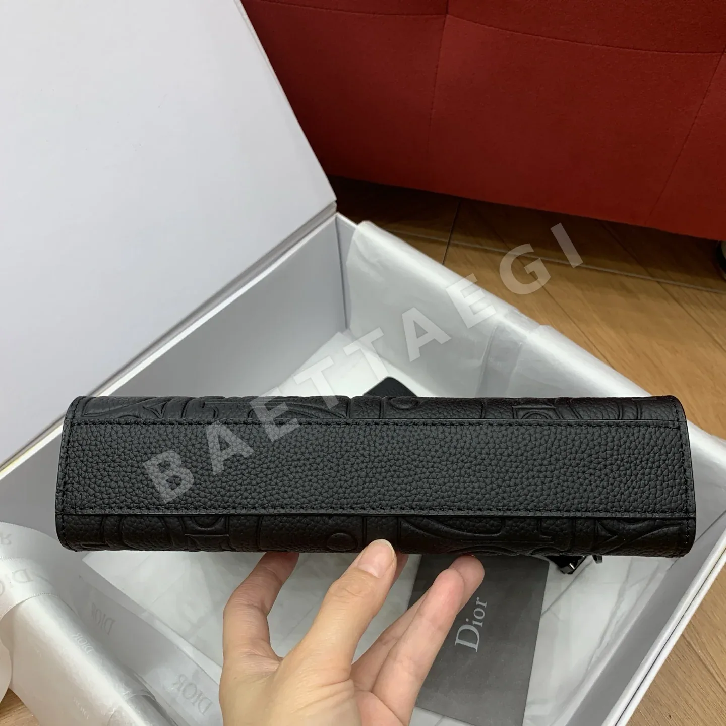 디올 오블리크 엠보싱 클러치 가방 상세 이미지 3