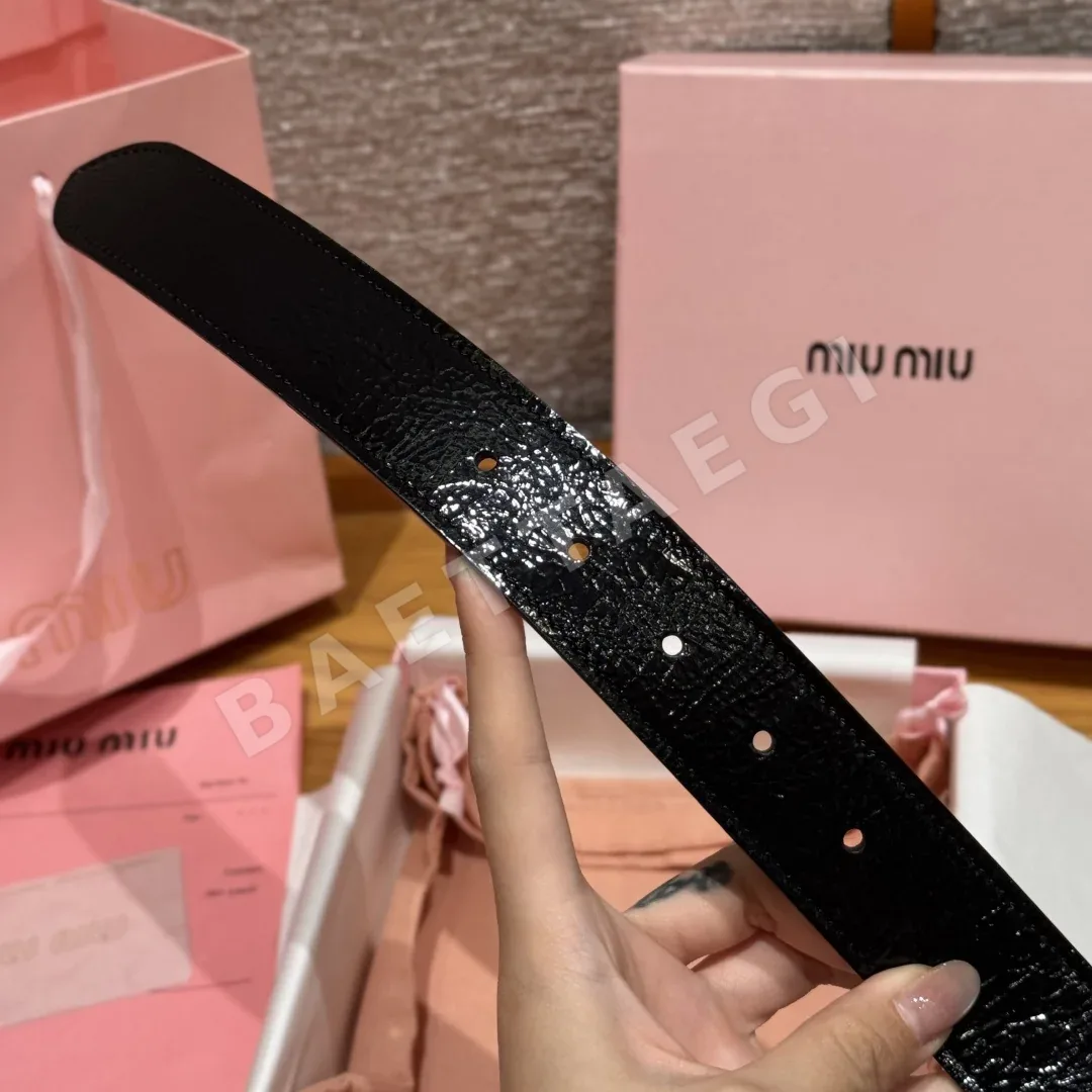 미우미우 카프스킨 메탈 로고 벨트 상세 이미지 8