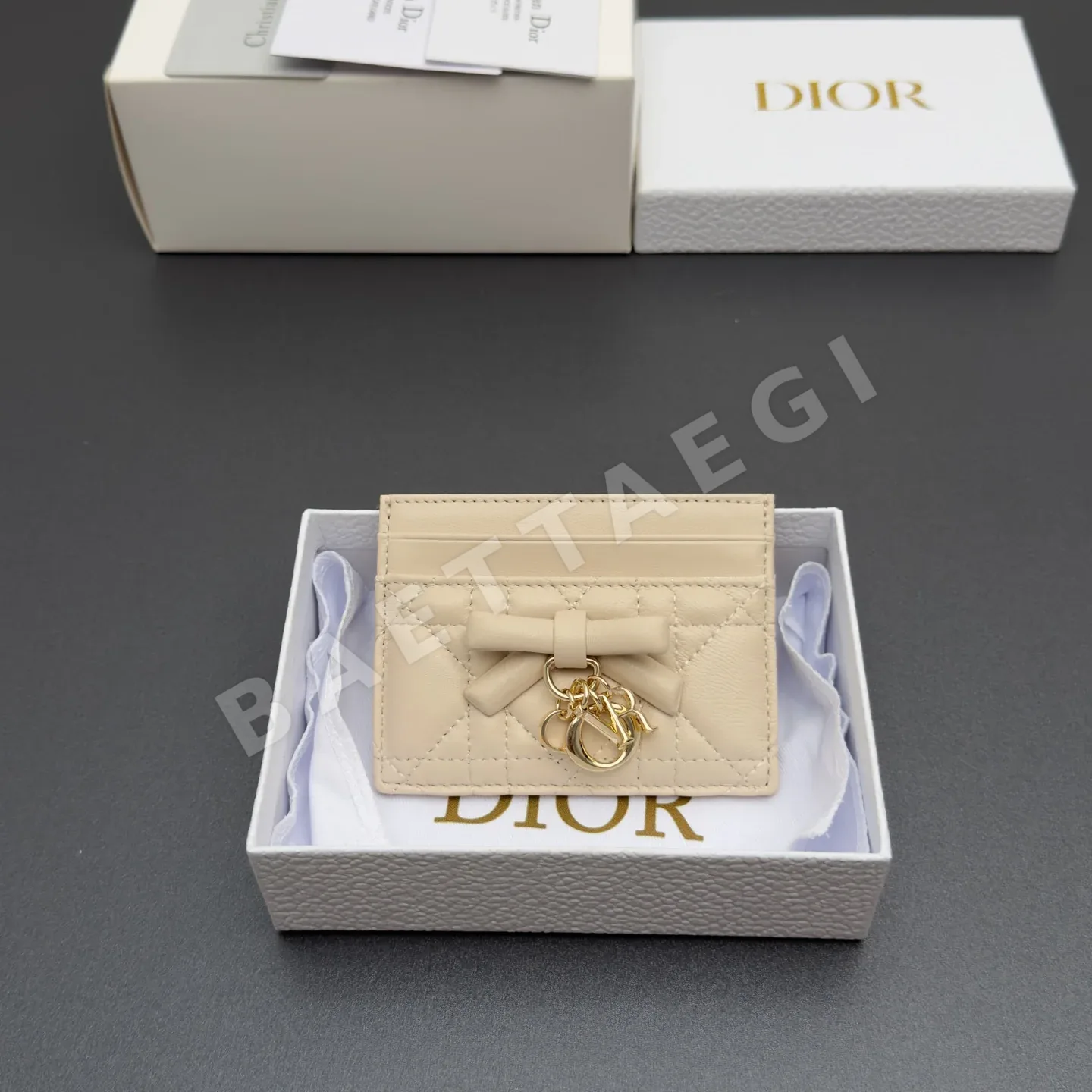 디올 램스킨 카나쥬 리본 카드 지갑 S2604 상세 이미지 1