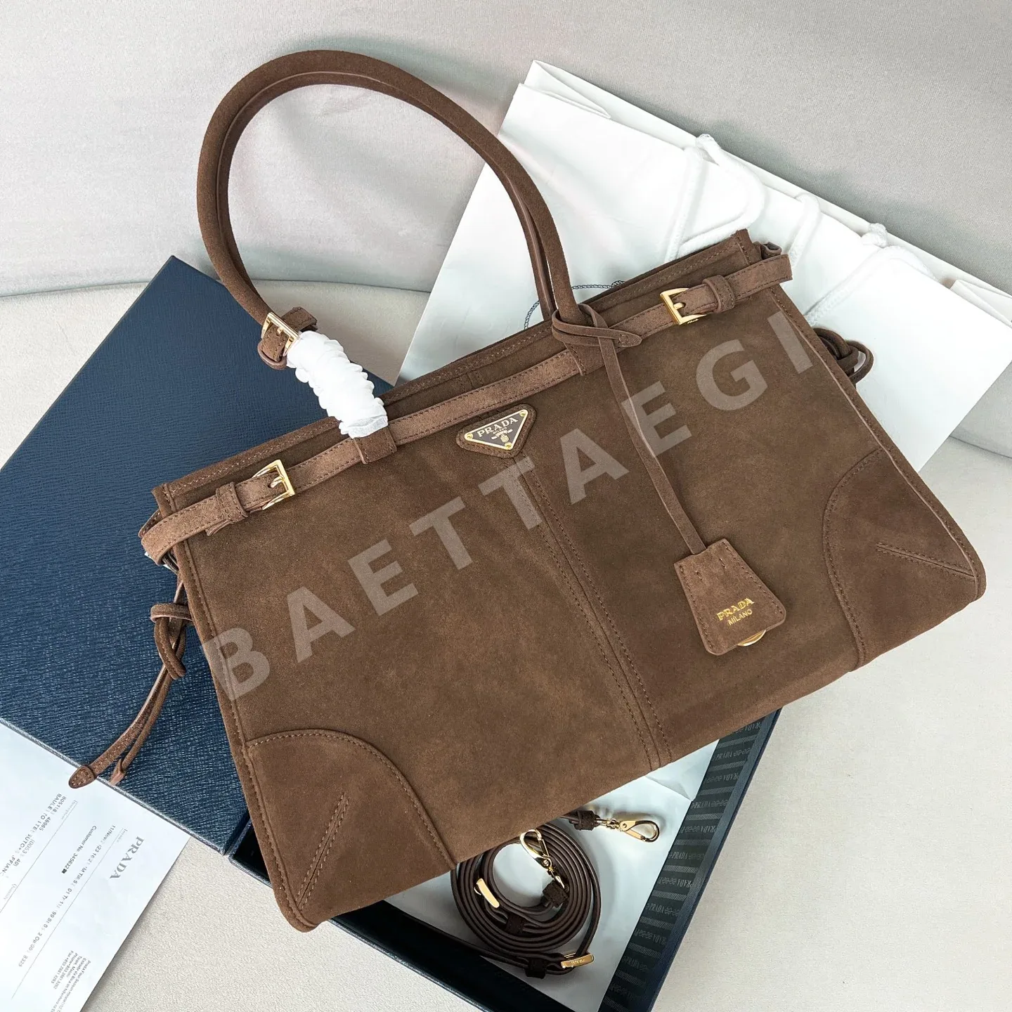 프라다 스웨이드 숄더백 1BA433