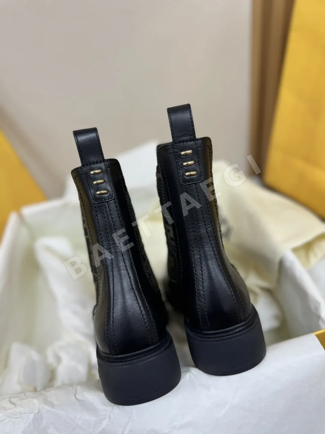 펜디 필로 모노그램 첼시 가죽 부츠 상세 이미지 6
