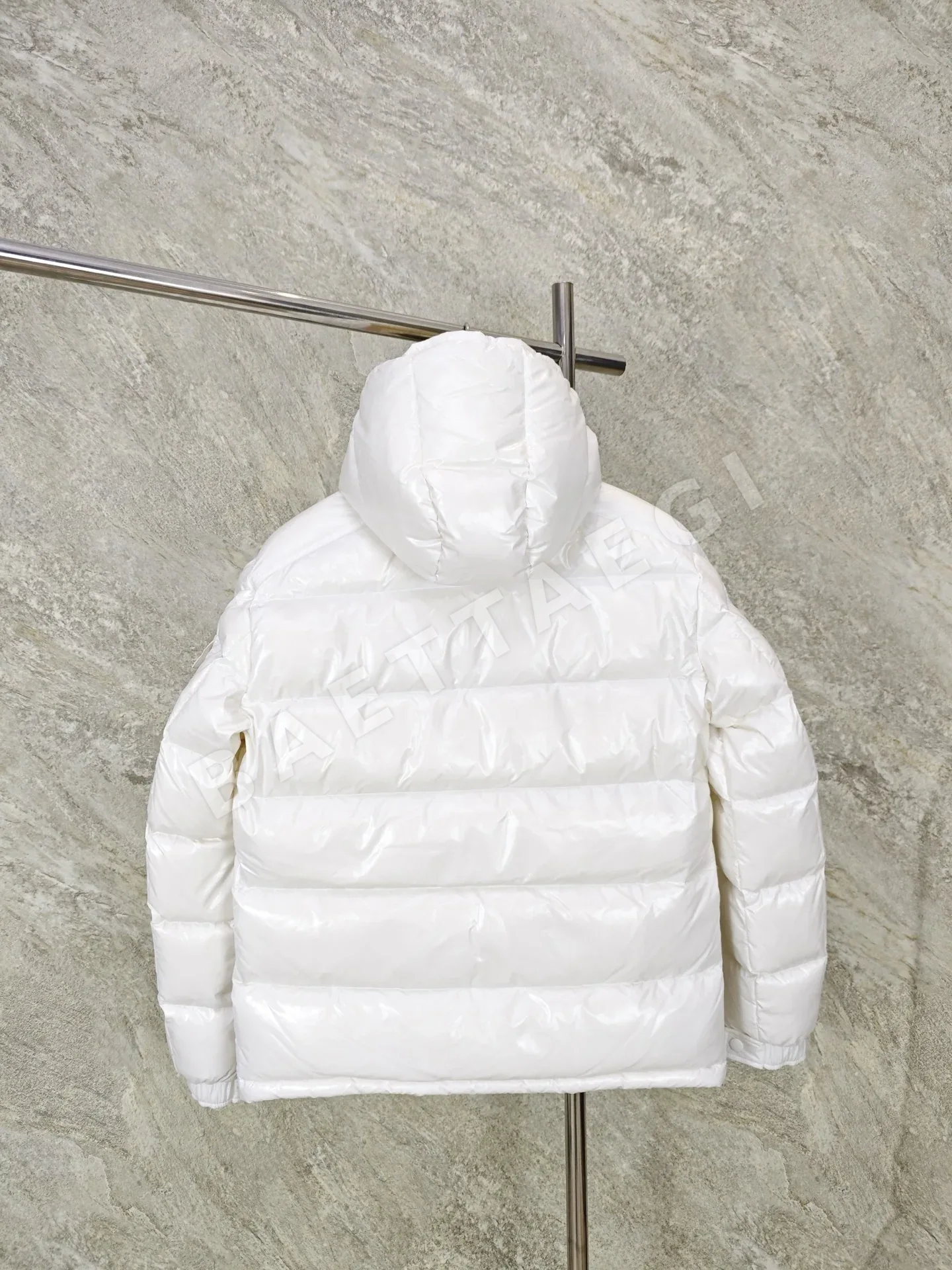 몽클레르 마야 후드 쇼트 다운 재킷(Moncler Maya Hooded Short Down Jacket) 상세 이미지 2