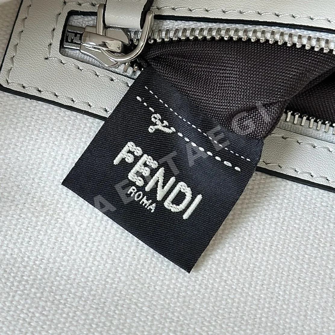 펜디 FIAD 자수 캔버스 플랩 숄더백 상세 이미지 8