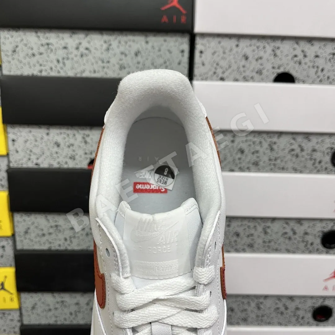 나이키 [G] 에어 포스 1 로우 화이트 레드 CU9225-101 201037 Nike Air Force 1 Low Supreme 상세 이미지 10