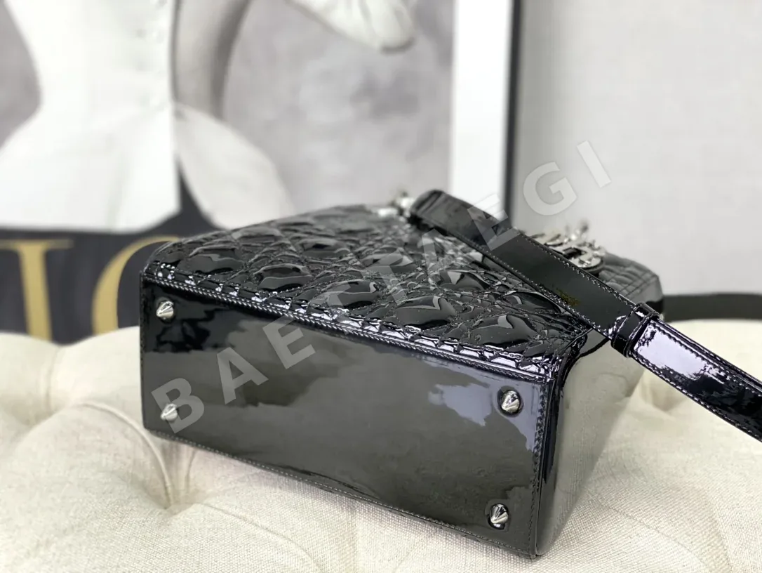 디올 레이디 5 컴파트먼트 페이턴트 가죽 핸드백 상세 이미지 8
