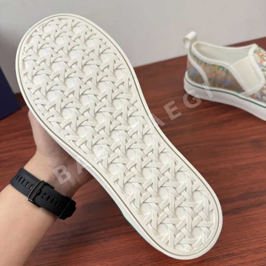 디올 26SS 런웨이 자수 솔트윈드 캐주얼 로퍼 남성 슬립온 신발 154408 Dior Sneakers 상세 이미지 9