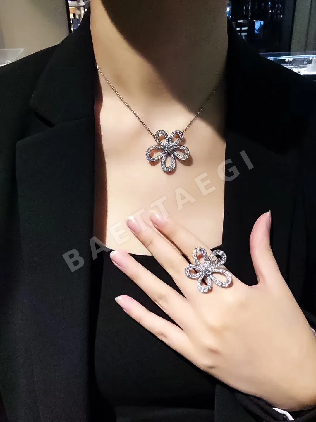 반클리프앤아펠 플라워 레이스 링 반지 63955