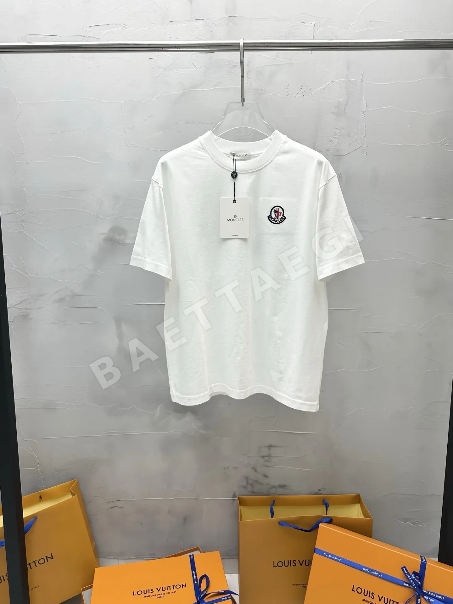 몽클레르 맥주이삭 자수 코튼 반팔 티셔츠 48630