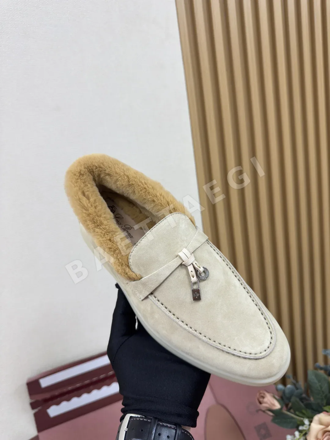 로로피아나 코요테 퍼 수제 신발 상세 이미지 9