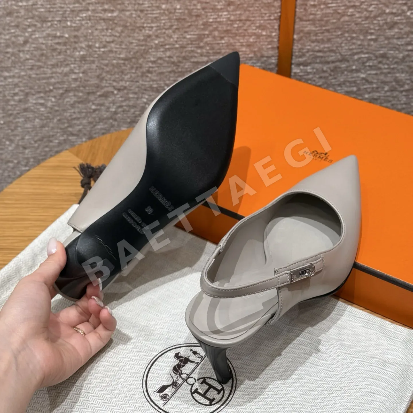 에르메스 러버80 힐 여성 베이지 가죽 상세 이미지 6