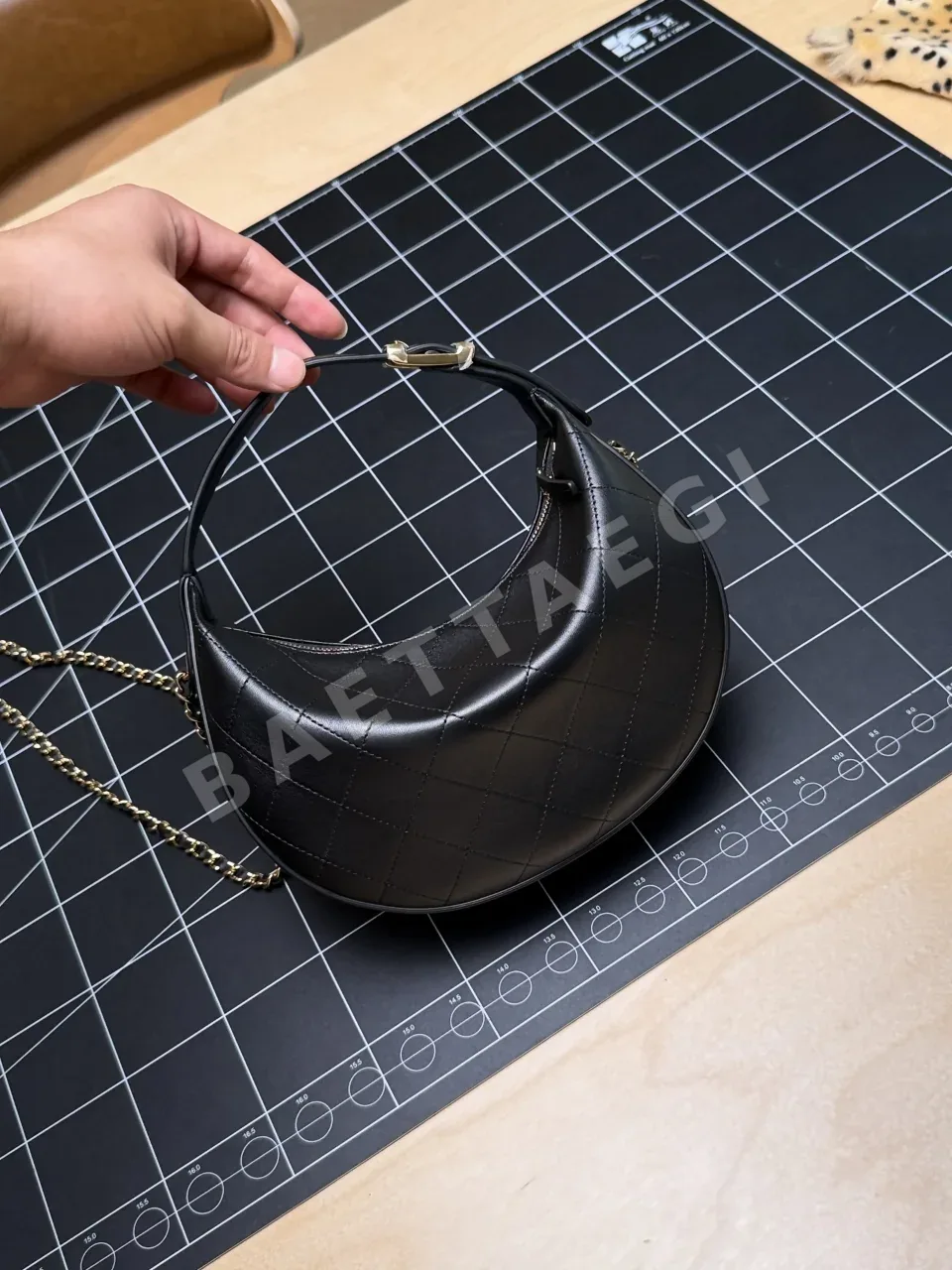 샤넬 아써 가죽 가방 상세 이미지 2