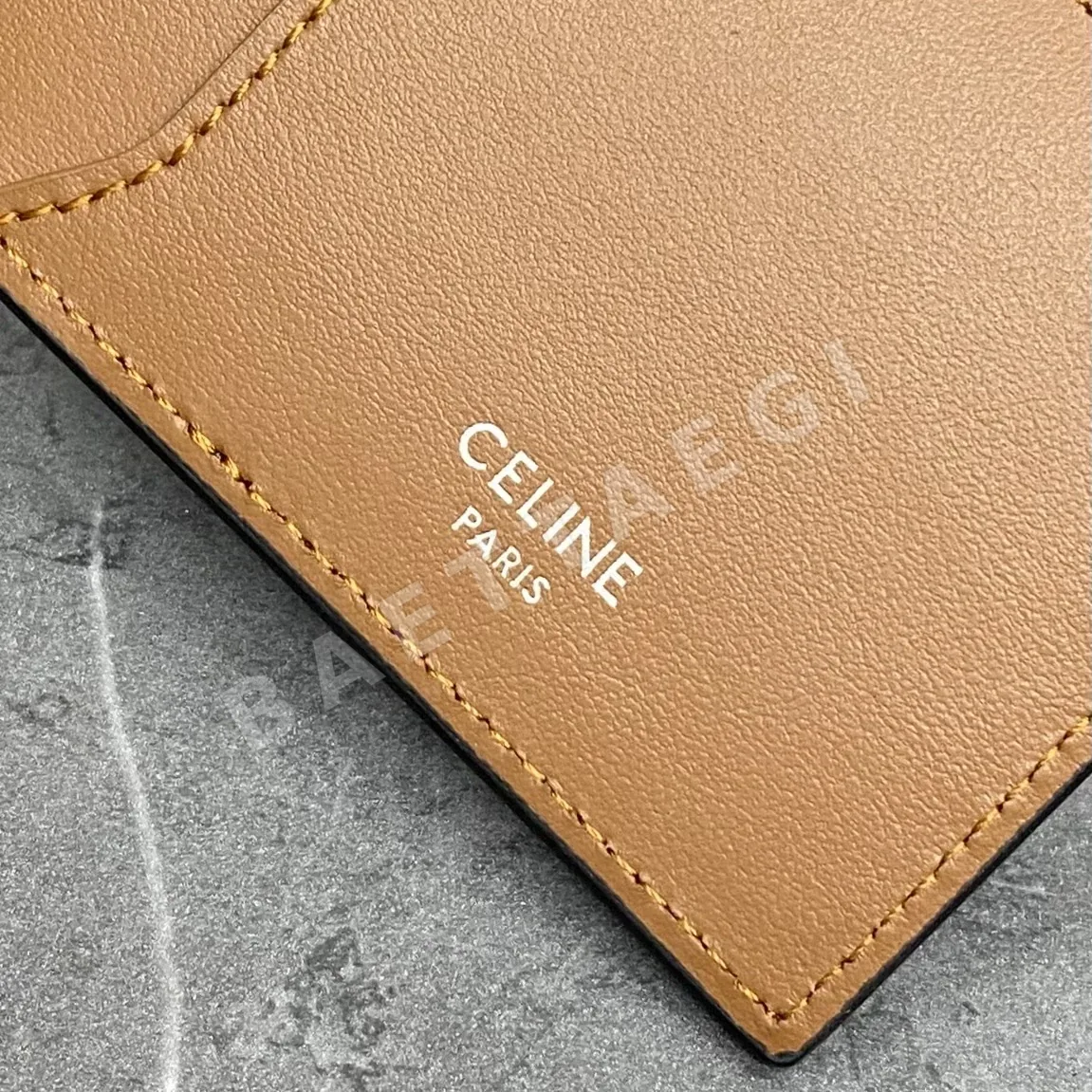 셀린느 브라운 지갑 상세 이미지 6