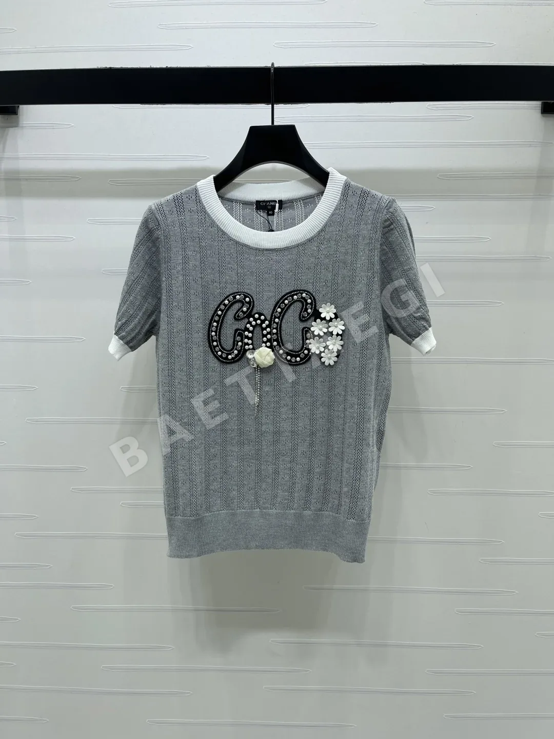 샤넬 카멜리아 장식 반팔 니트 탑 103895