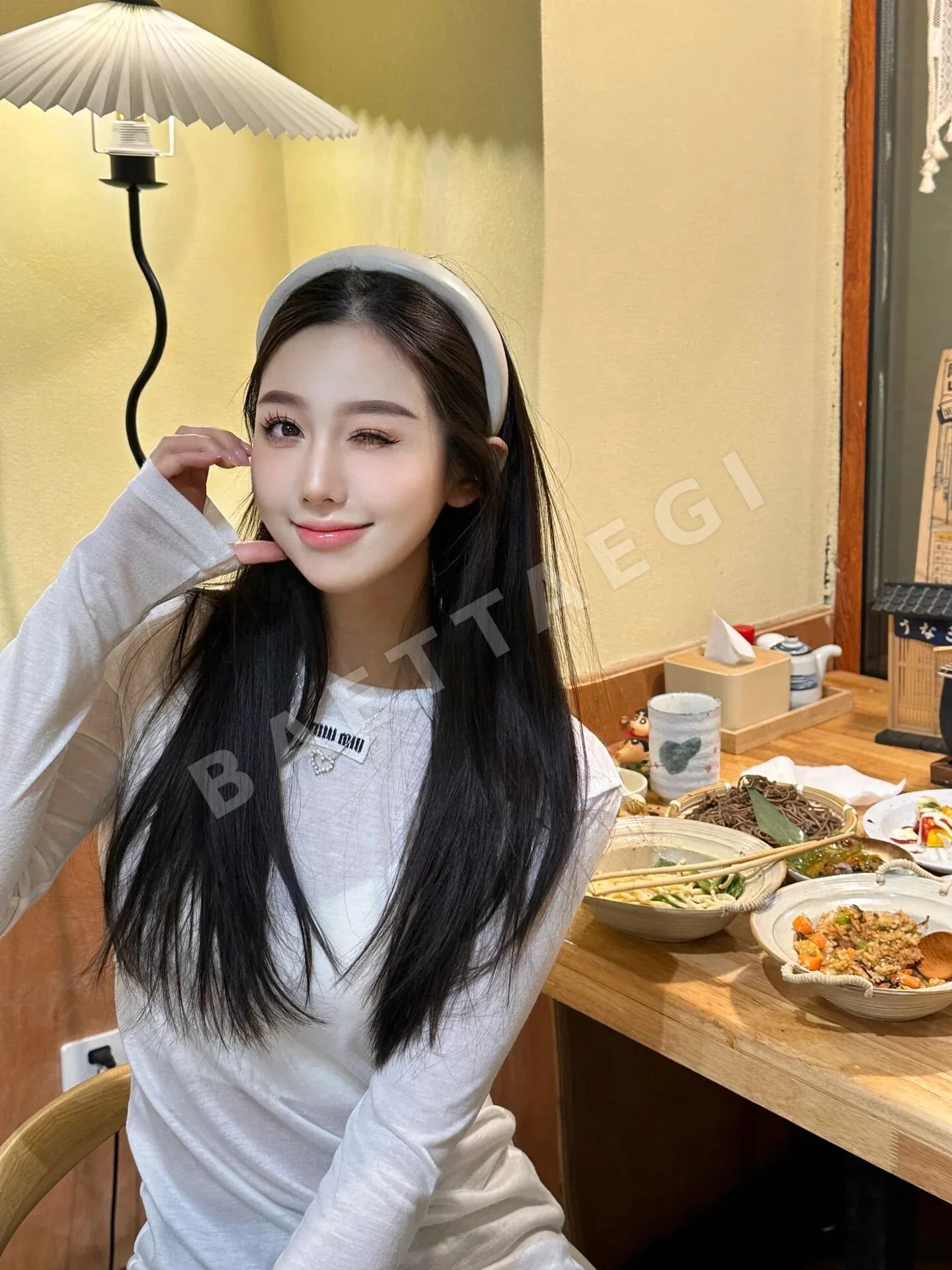 미우미우 얇은 긴팔 티셔츠