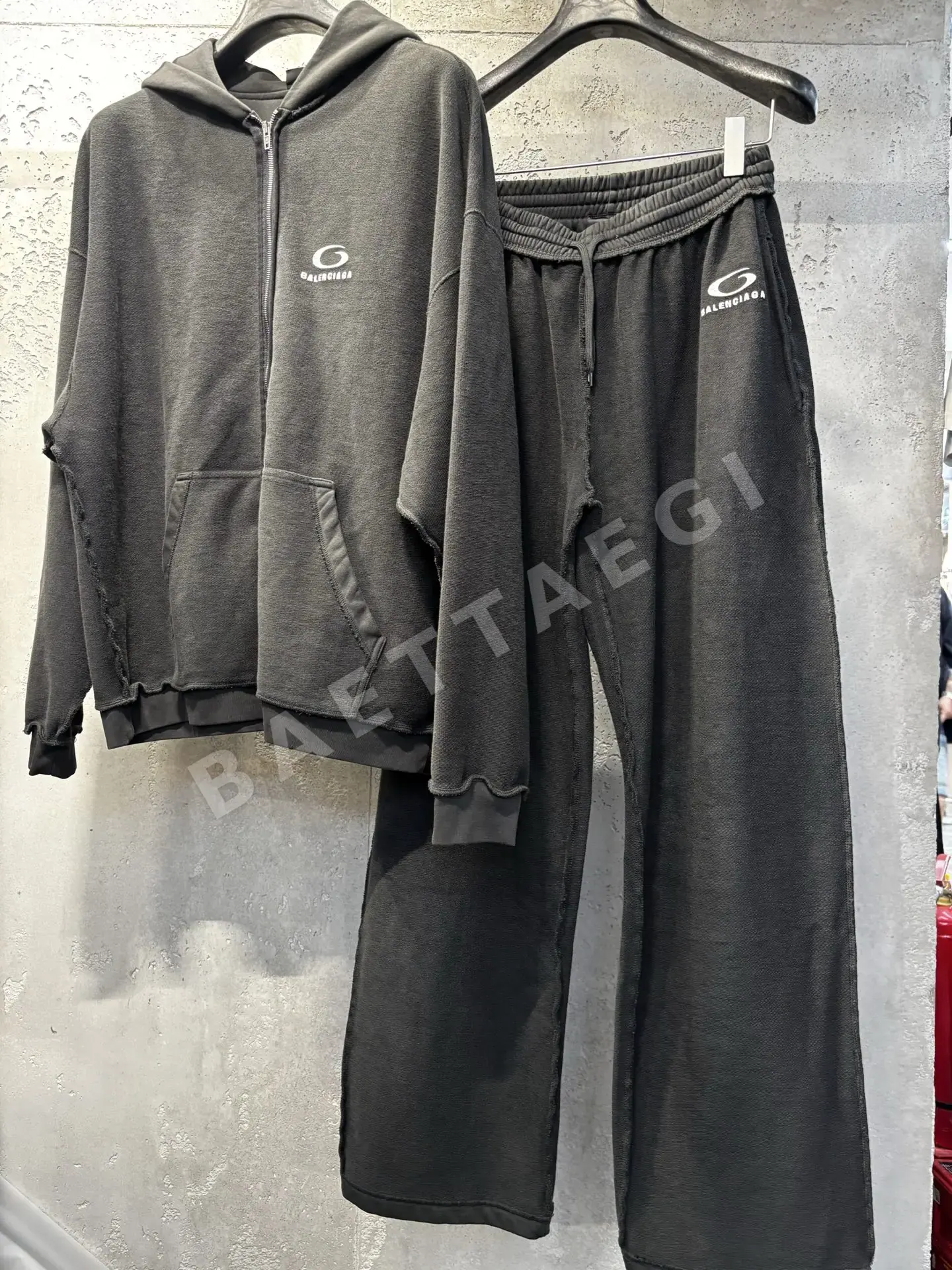 발렌시아가 남성 바지 상세 이미지 2