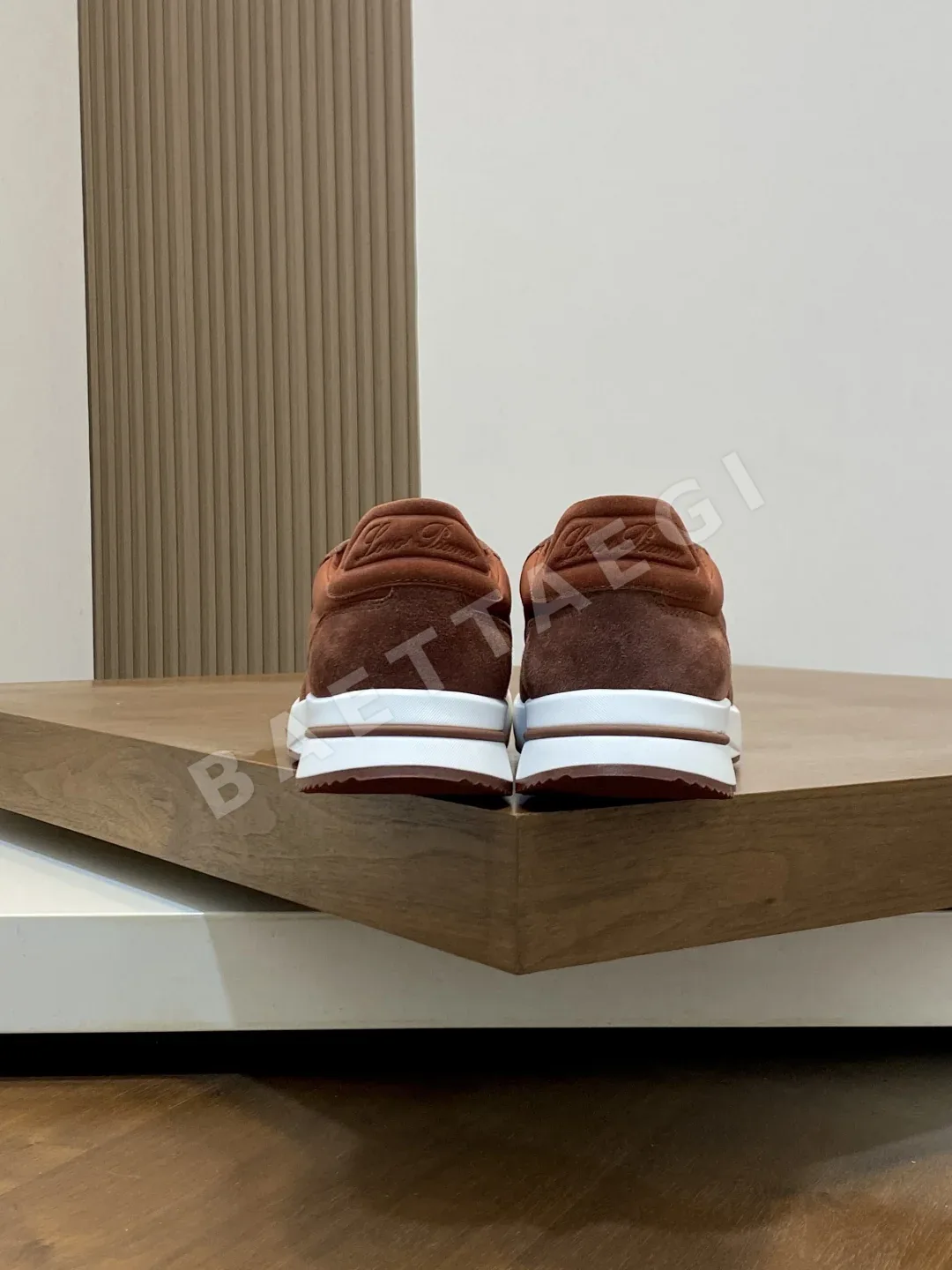 로로피아나 위크엔드워크 남성 방수 러닝화 상세 이미지 8