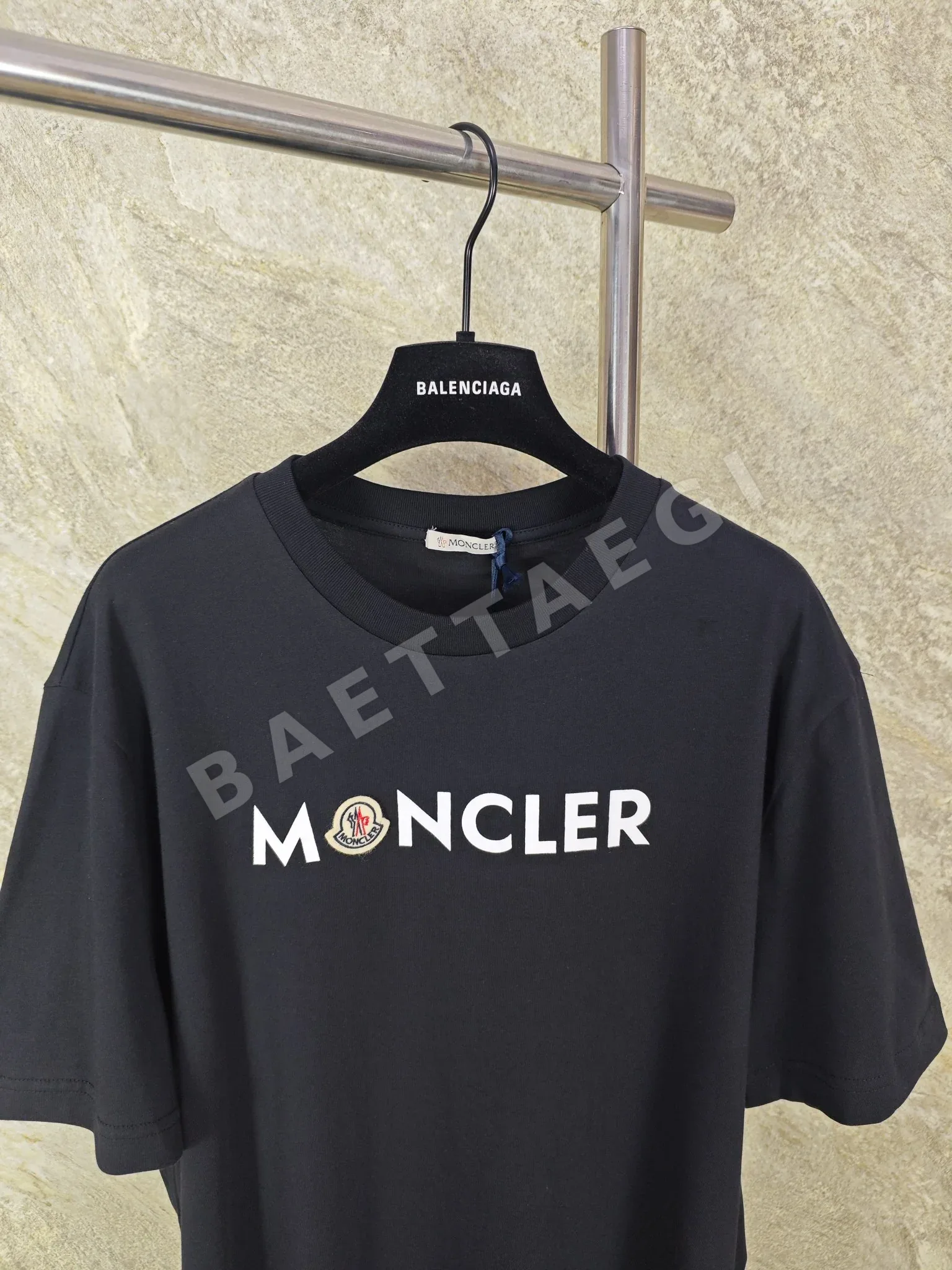 몽클레르 남성 로고 프린트 반팔 티셔츠 상세 이미지 3