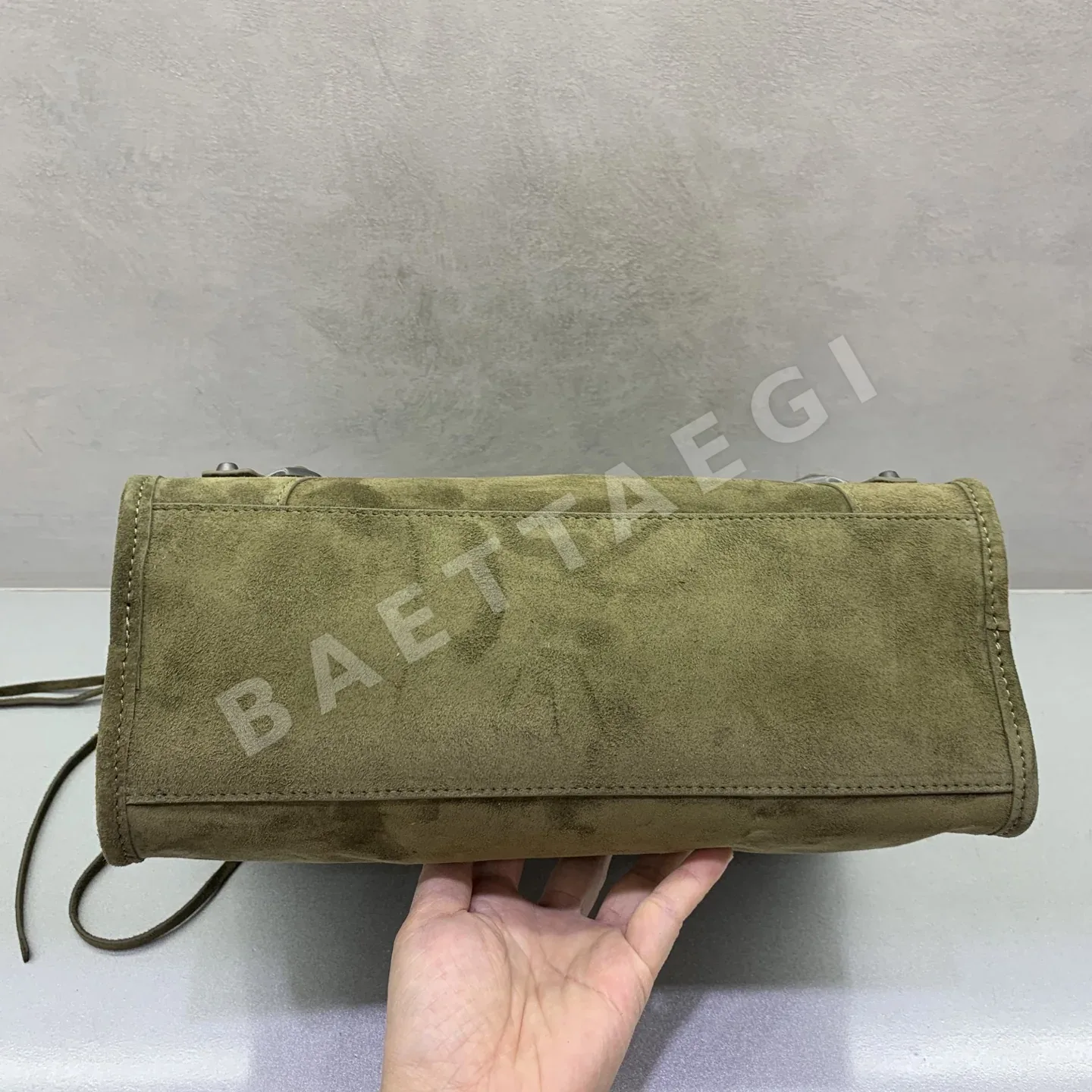 발렌시아가 프로스티드 다크 그린 미디엄 르 시티 핸드백 상세 이미지 6