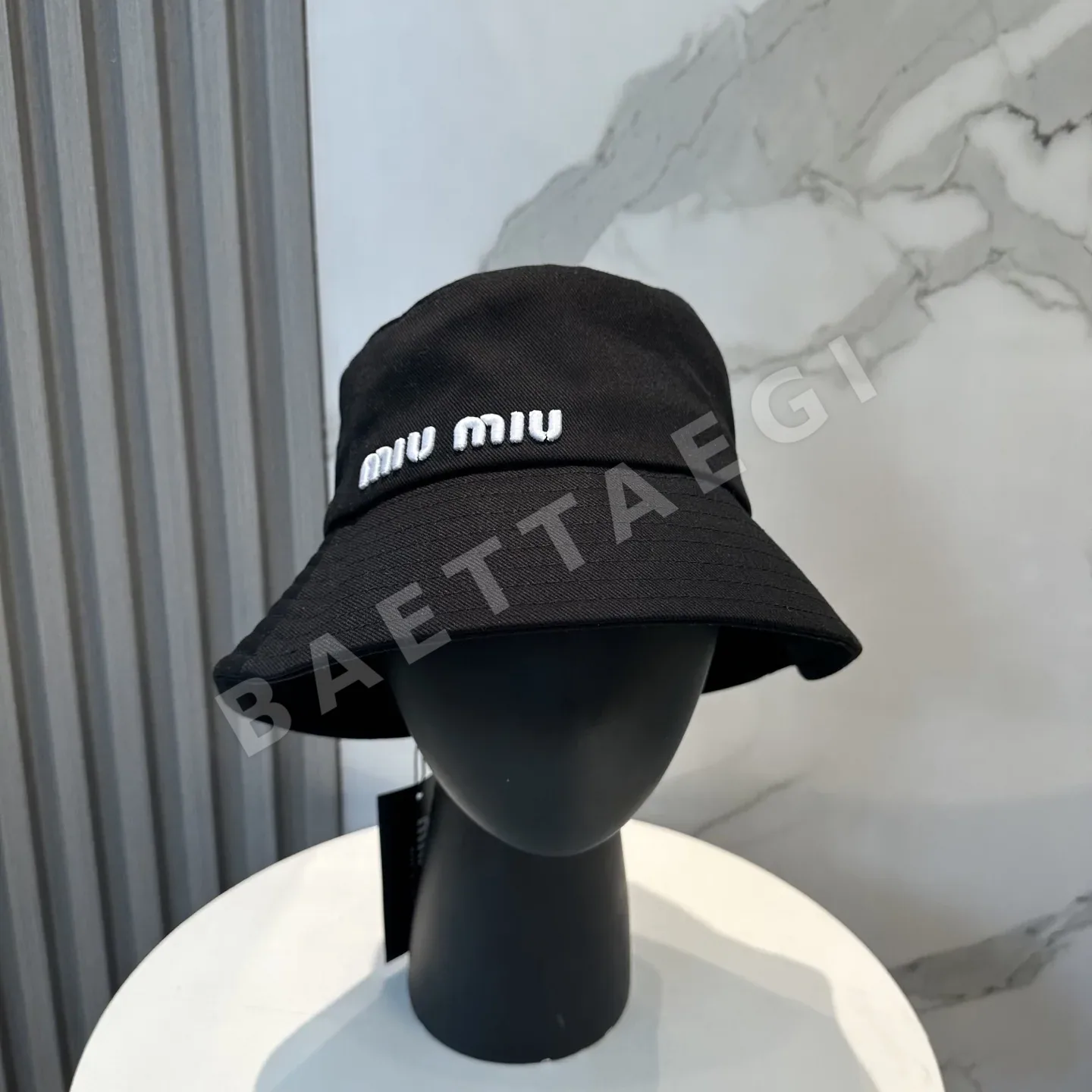 미우미우 자수 버킷 햇 모자 118636