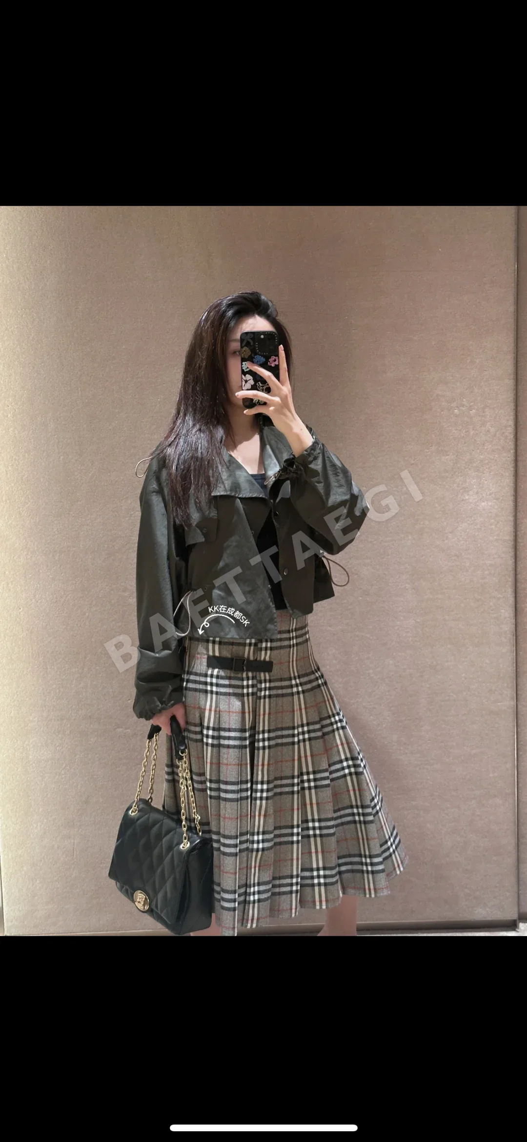 버버리 체크 패턴 미디엄 스트랜드 가방 상세 이미지 8