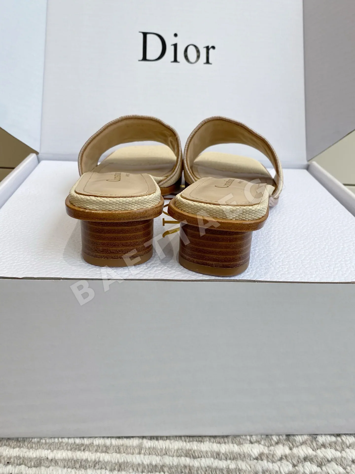 디올 드웨이 3D 자수 뮬 상세 이미지 8
