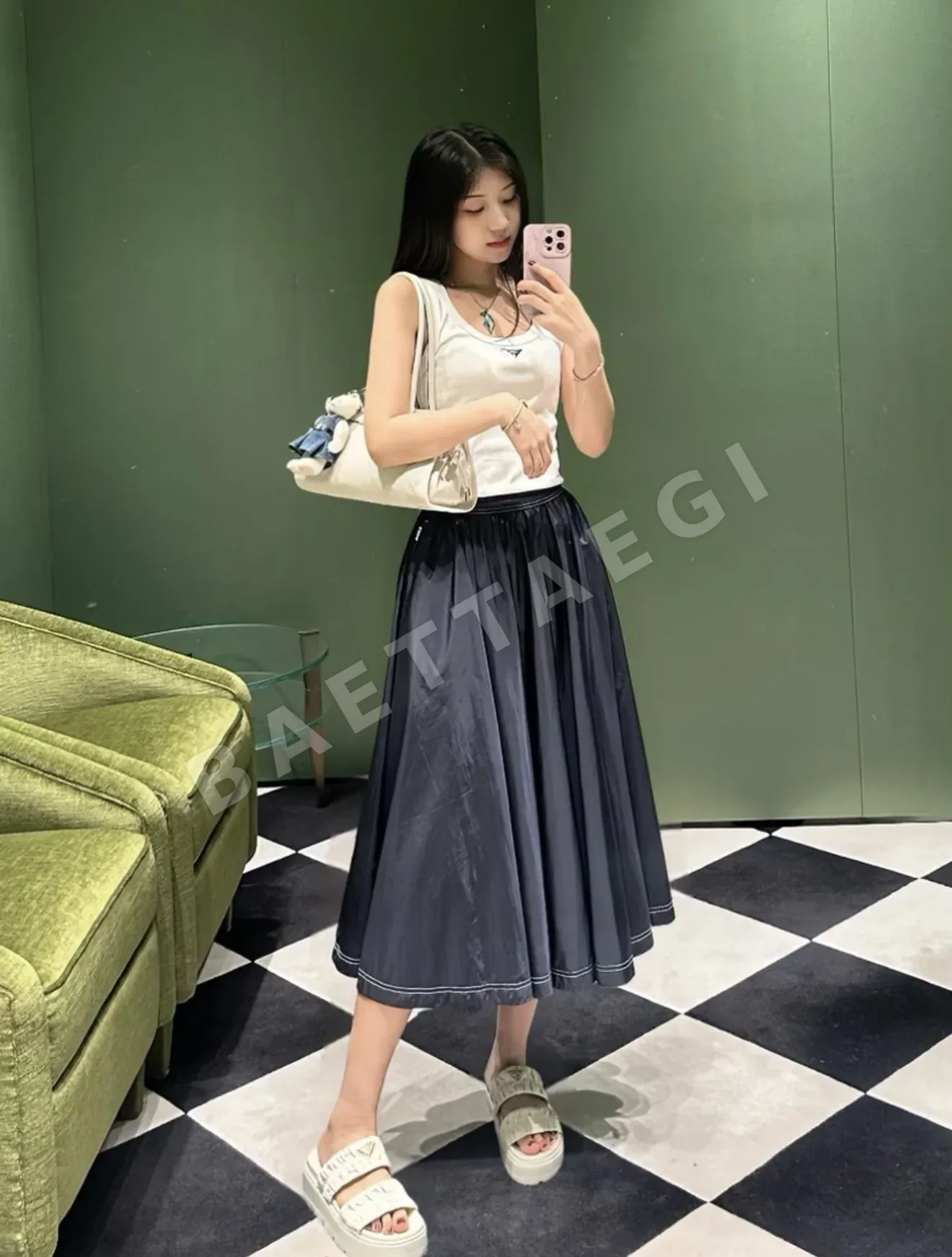 프라다 나일론 미디 스커트 70048