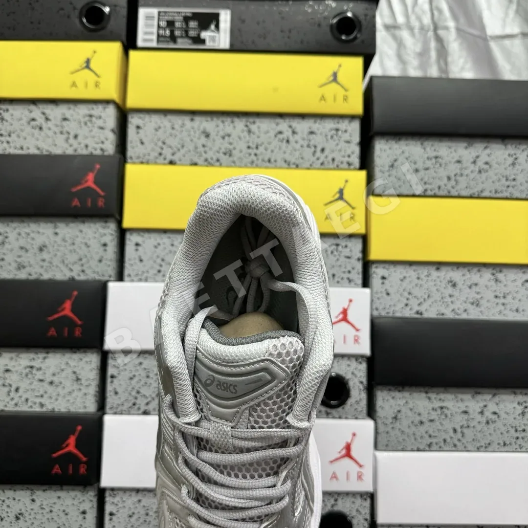 아식스 [LZ] 젤 카야노 14 1202A056-113 200579 Asics Gel-Kayano 14 상세 이미지 8