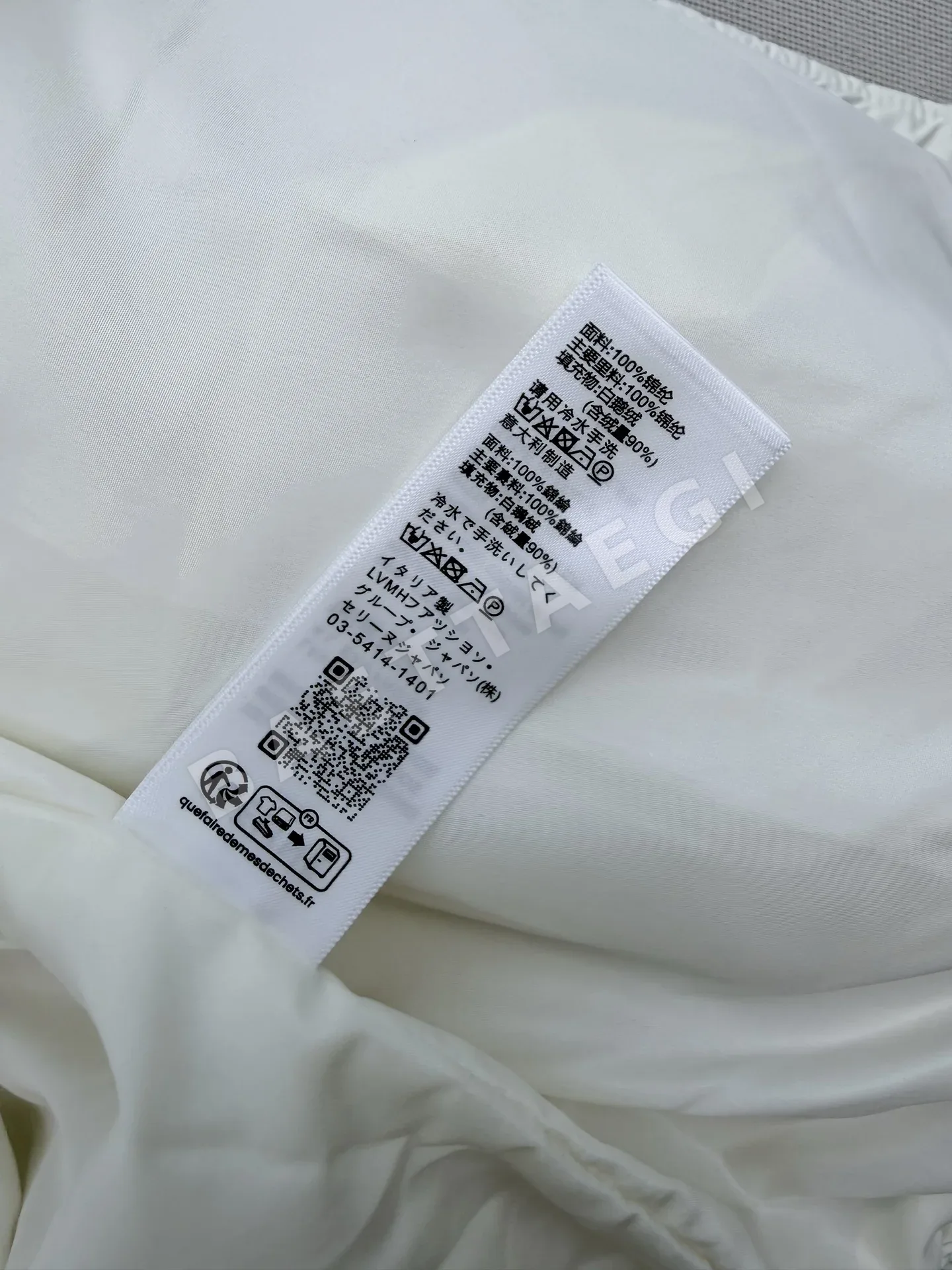 셀린느 후드 부착 화이트 구스다운 여성 패딩 상세 이미지 9