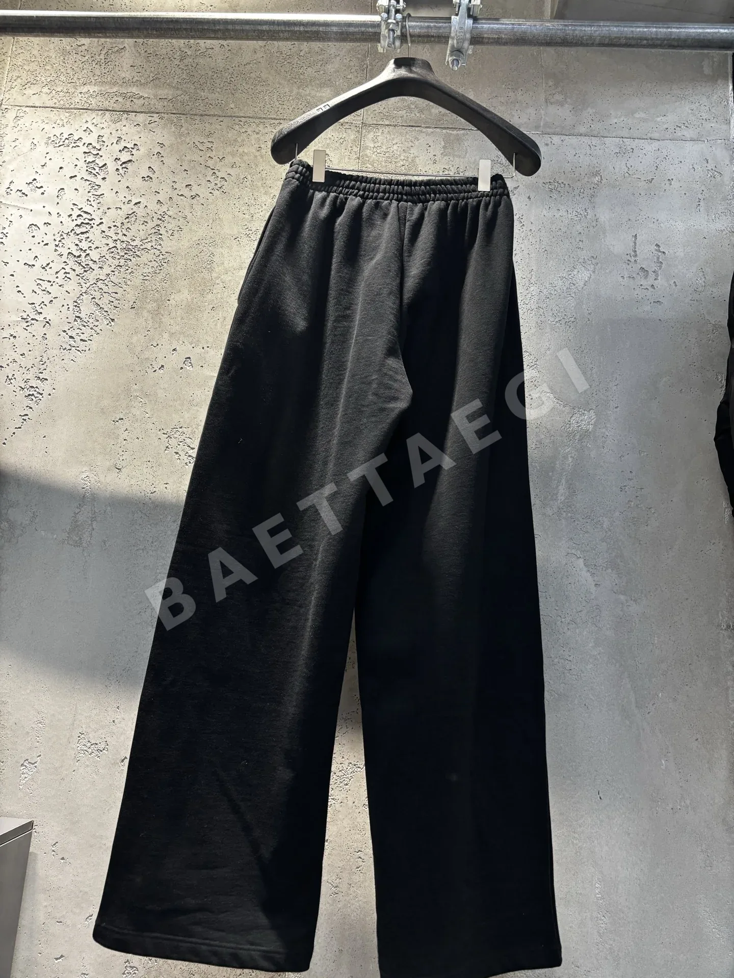 발렌시아가 남성 바지 상세 이미지 2