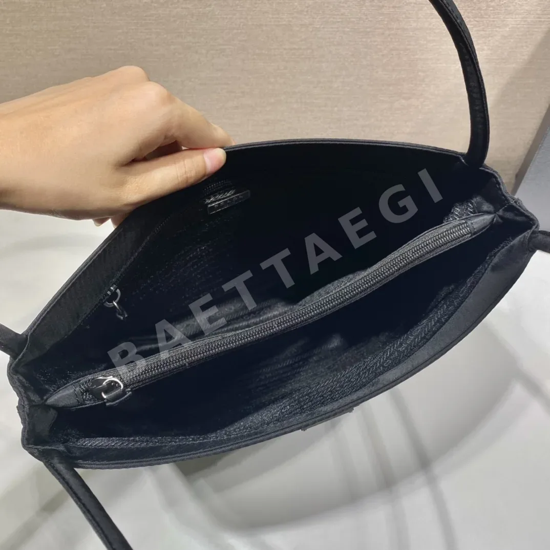 프라다 나일론 빈티지 라지 토트백 상세 이미지 7