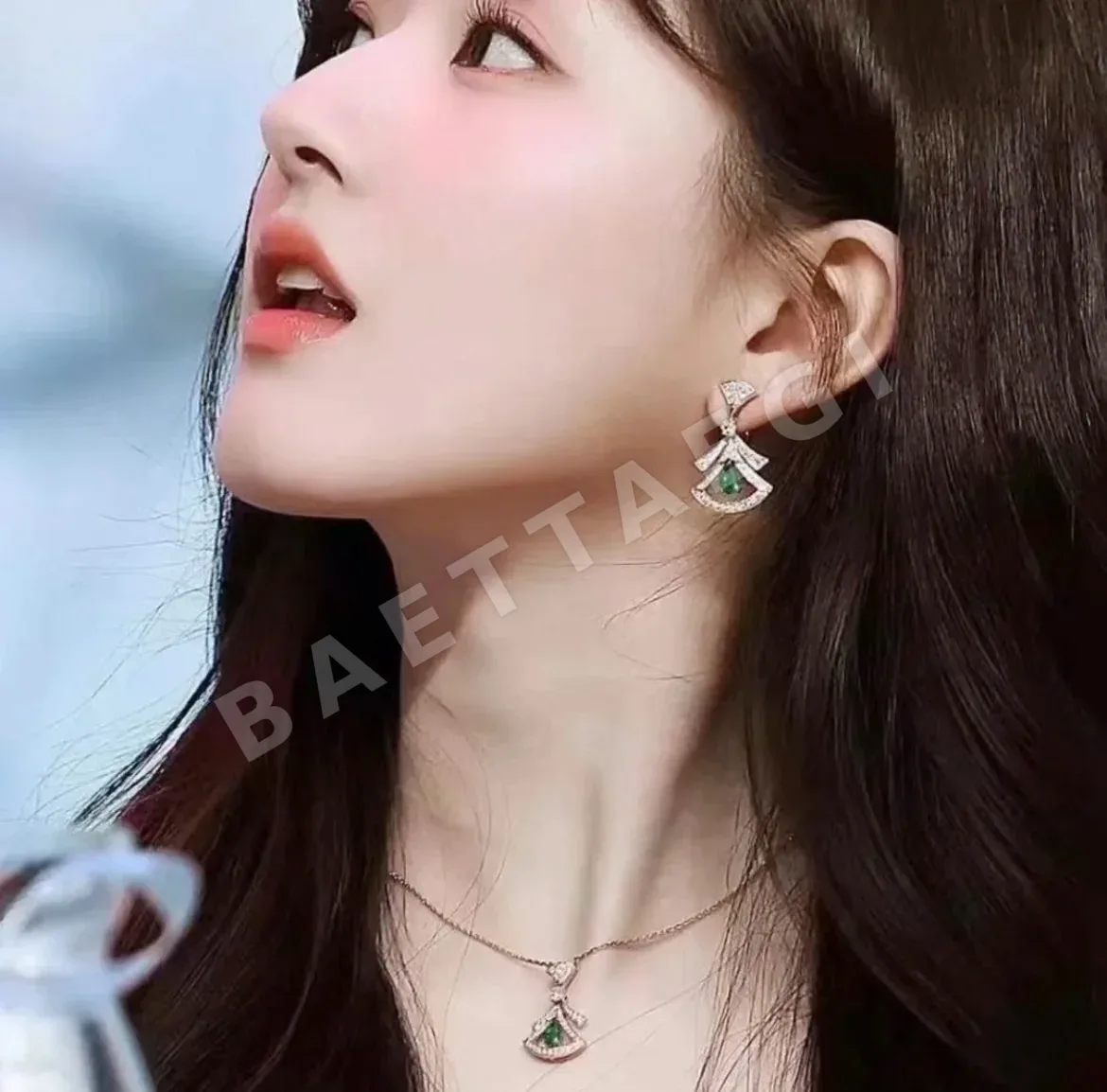 불가리 그린 지르콘 다이아몬드 장식 부채 귀걸이 64682
