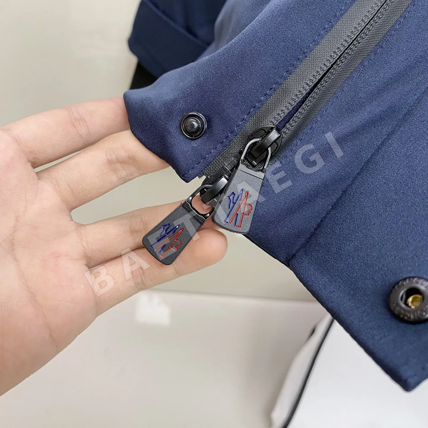 몽클레르 그레노블 다운 패딩 자켓 상세 이미지 7