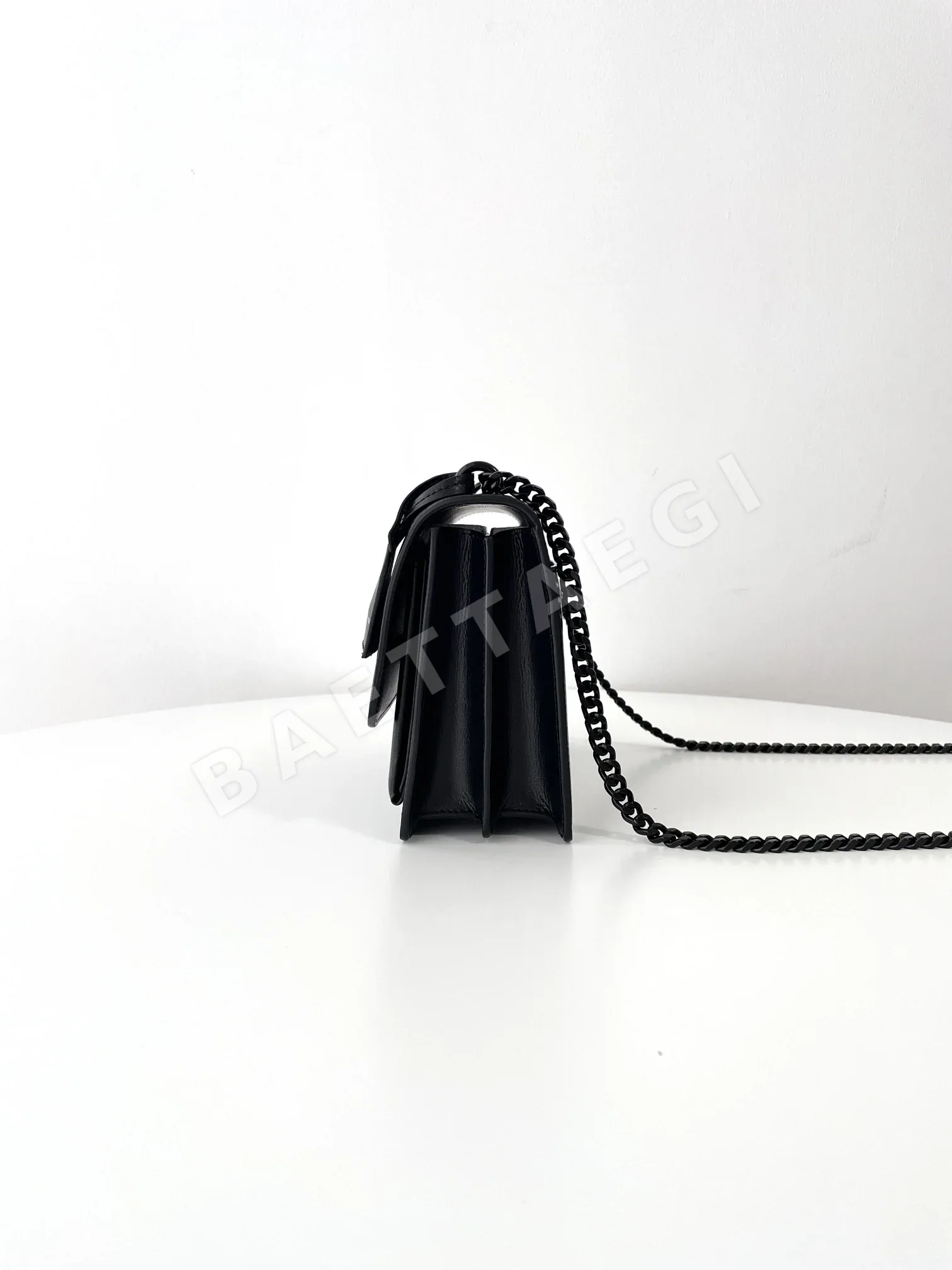 생로랑 블랙 가죽 실버 체인 숄더백 상세 이미지 3