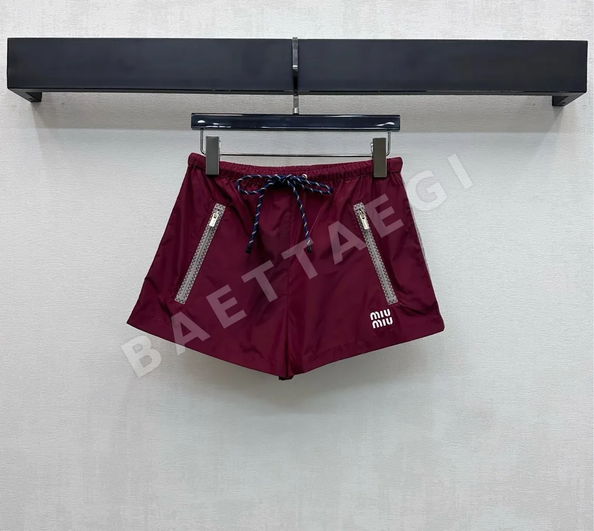 미우미우 나일론 반바지 97253