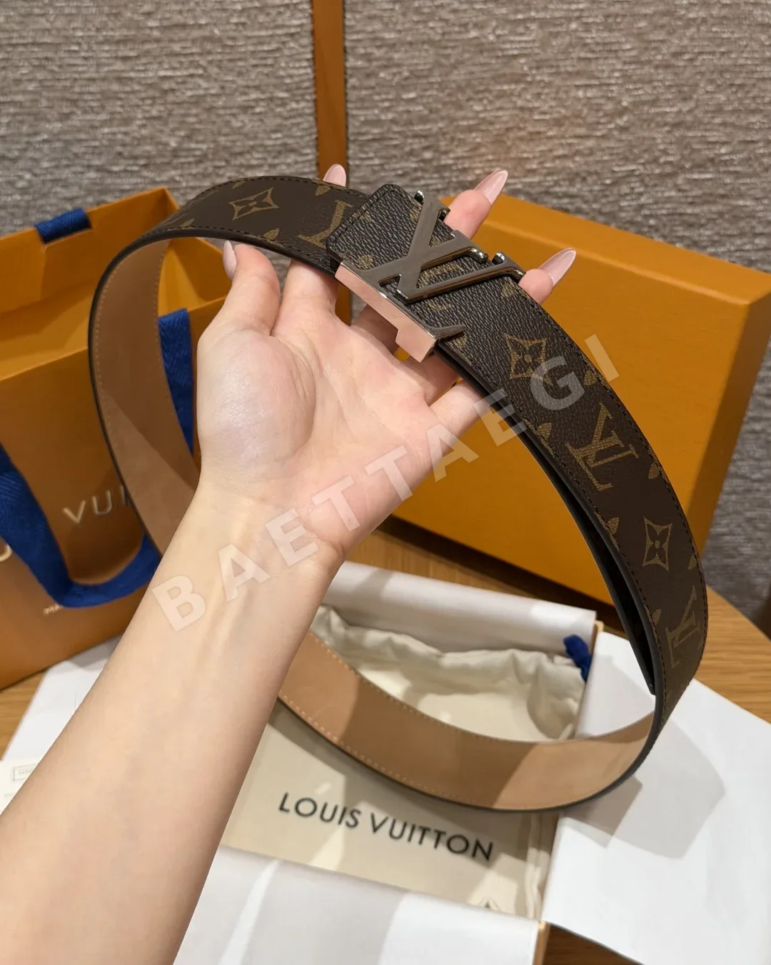 루이비통 이니셜 40mm 리버시블 벨트 상세 이미지 4