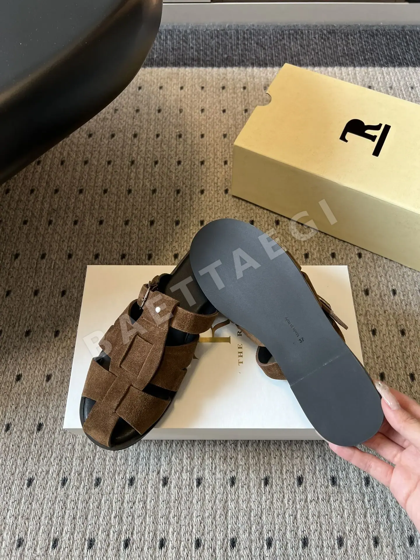더로우 레트로 꼬임 스웨이드 로마 샌달 상세 이미지 3