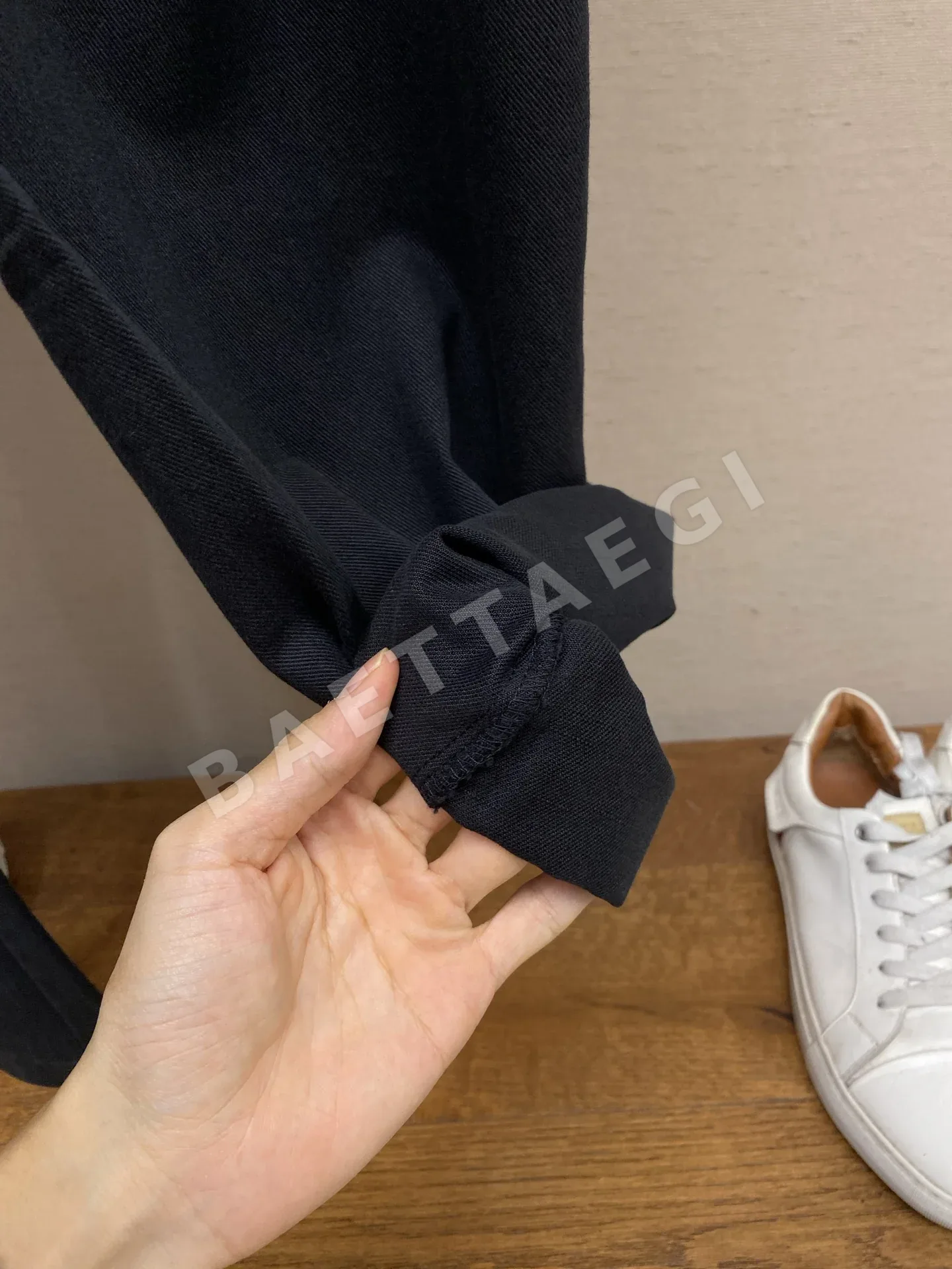 로에베 텐셀 코튼 커브드 와이드 레그 바지 상세 이미지 7